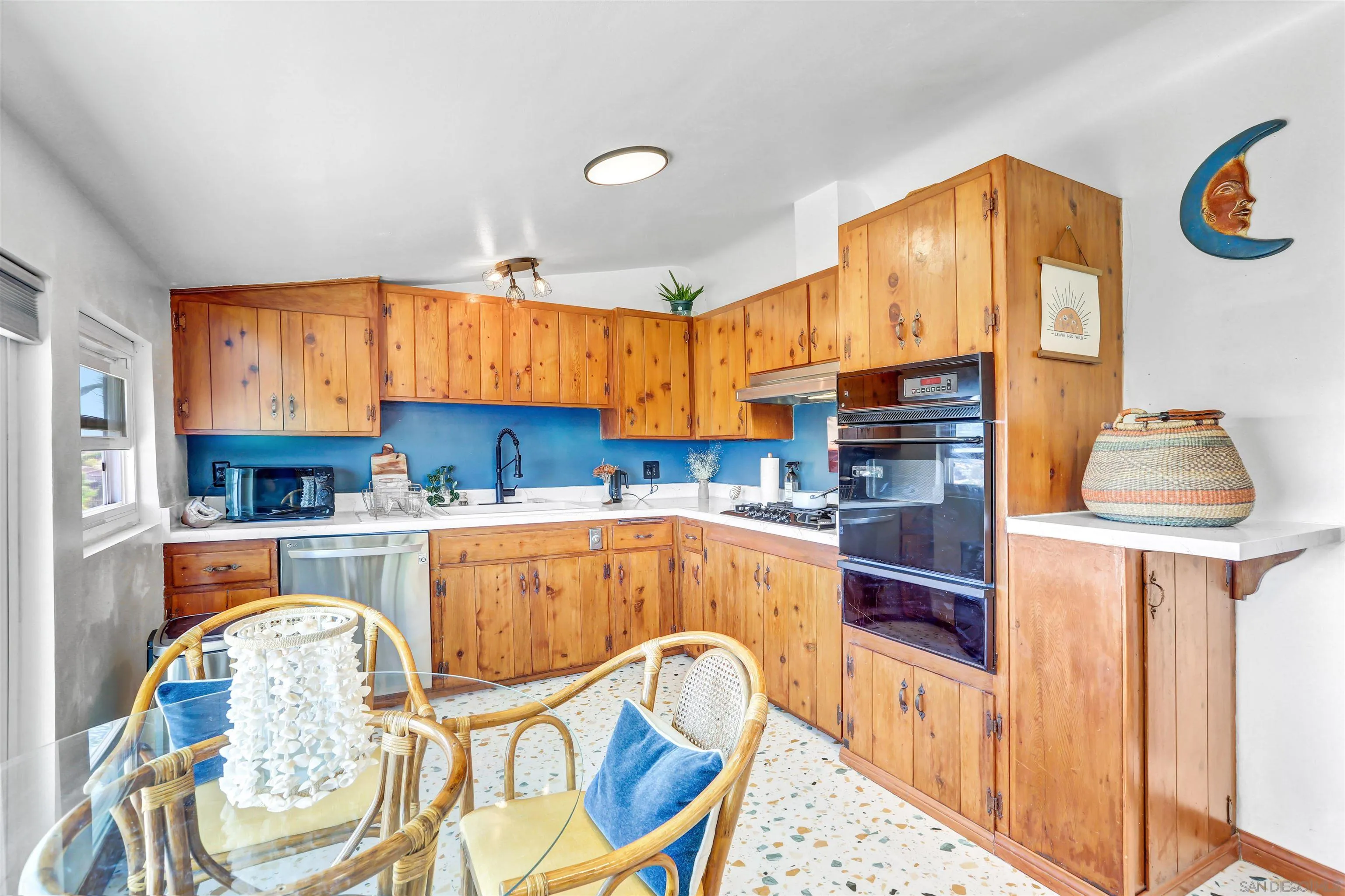 https://cdn.realtyfeed.com/cdn/127/260012737/2fdd790be7eeed34826c4ddac99050e8.webp