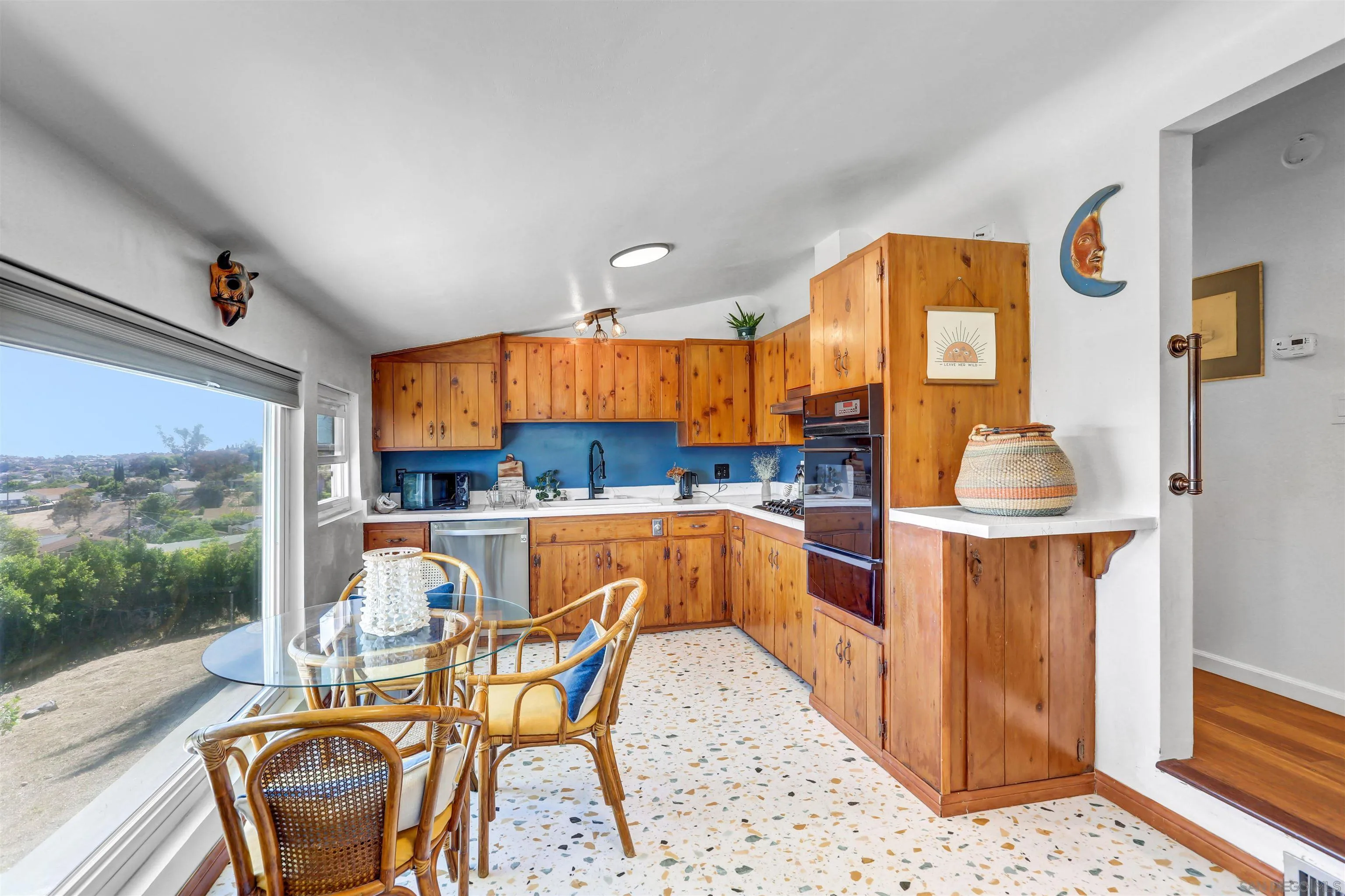 https://cdn.realtyfeed.com/cdn/127/260012737/4cefc079de5c53434c840b61e4760d89.webp