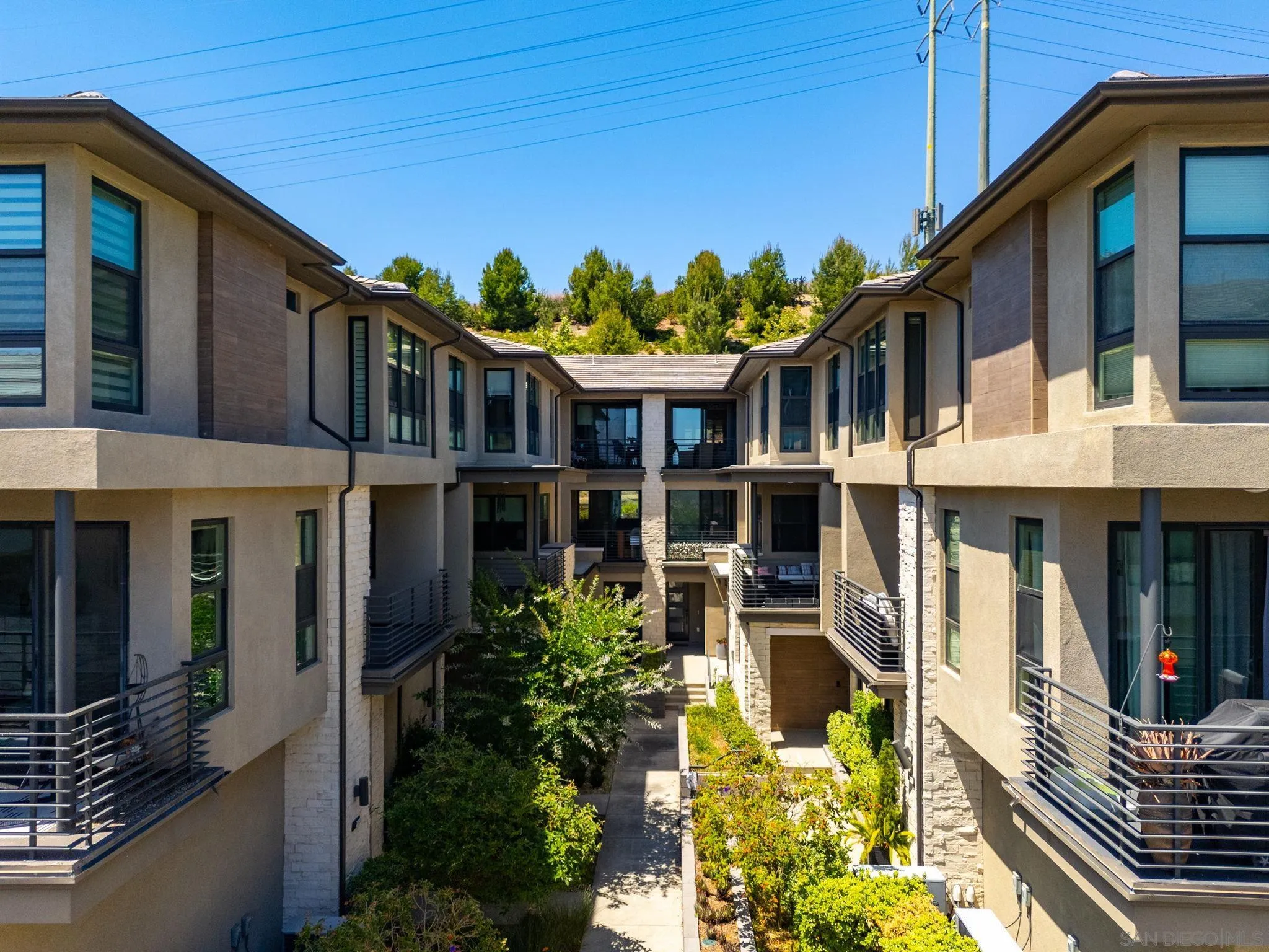 Browse active condo listings in Civita