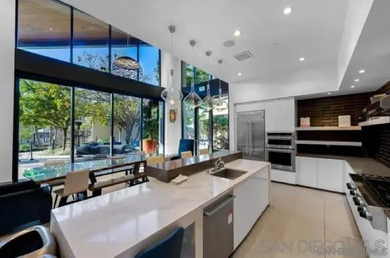 https://cdn.realtyfeed.com/cdn/127/260012742/3ddcb55fea298361556eca52e281aa36.webp