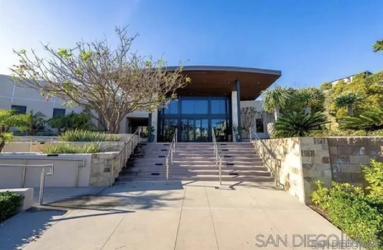 https://cdn.realtyfeed.com/cdn/127/260012742/f13d17c119f7f9af6435763018dc5f02.webp