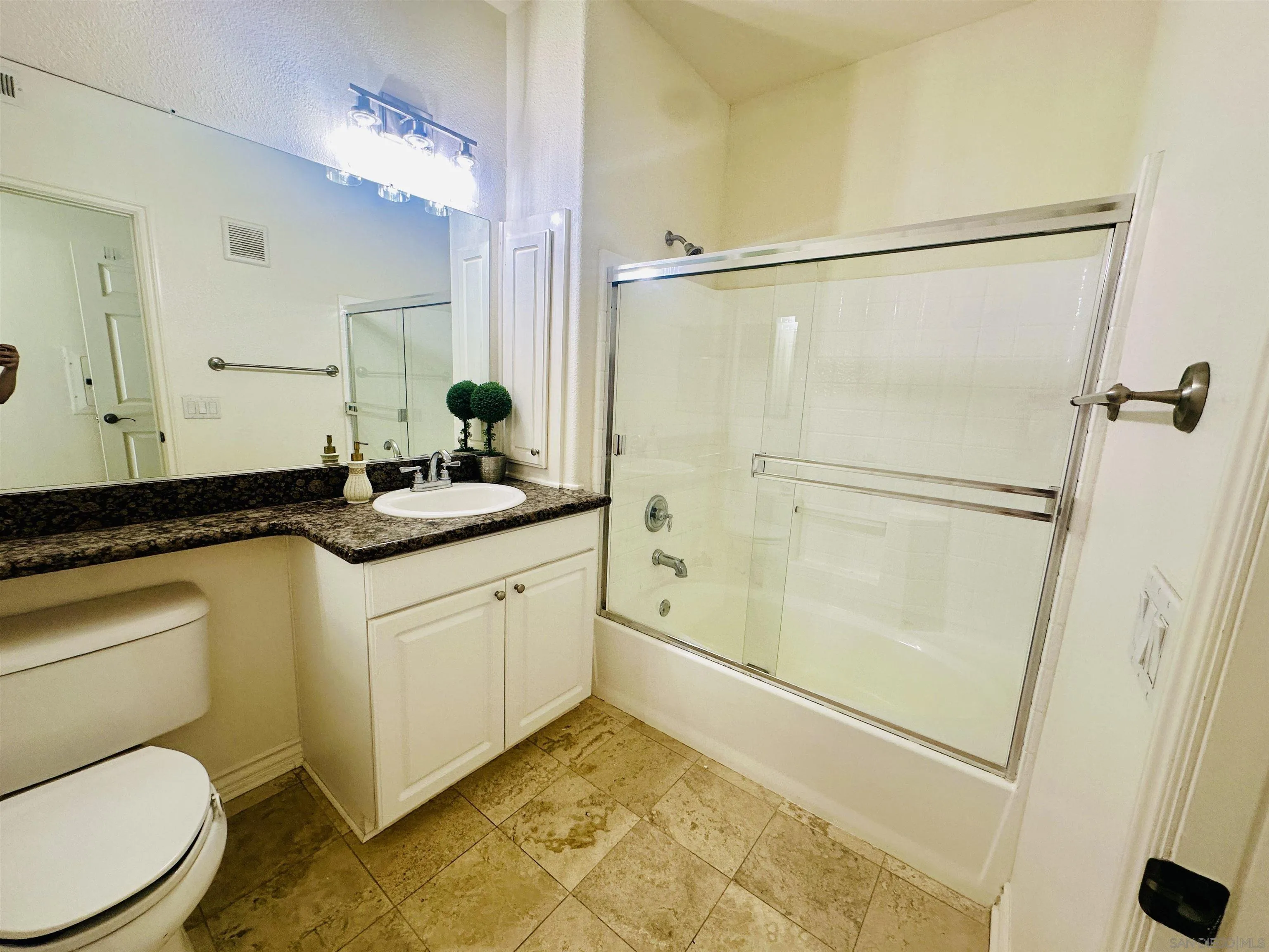 Photo #14: 260012743 Listing: Photo #14