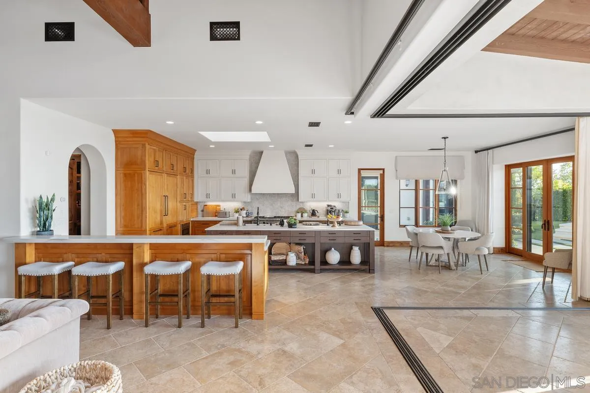 https://cdn.realtyfeed.com/cdn/127/260012744/1c516d000ad36d66fdd5cdcc494b27d0.webp