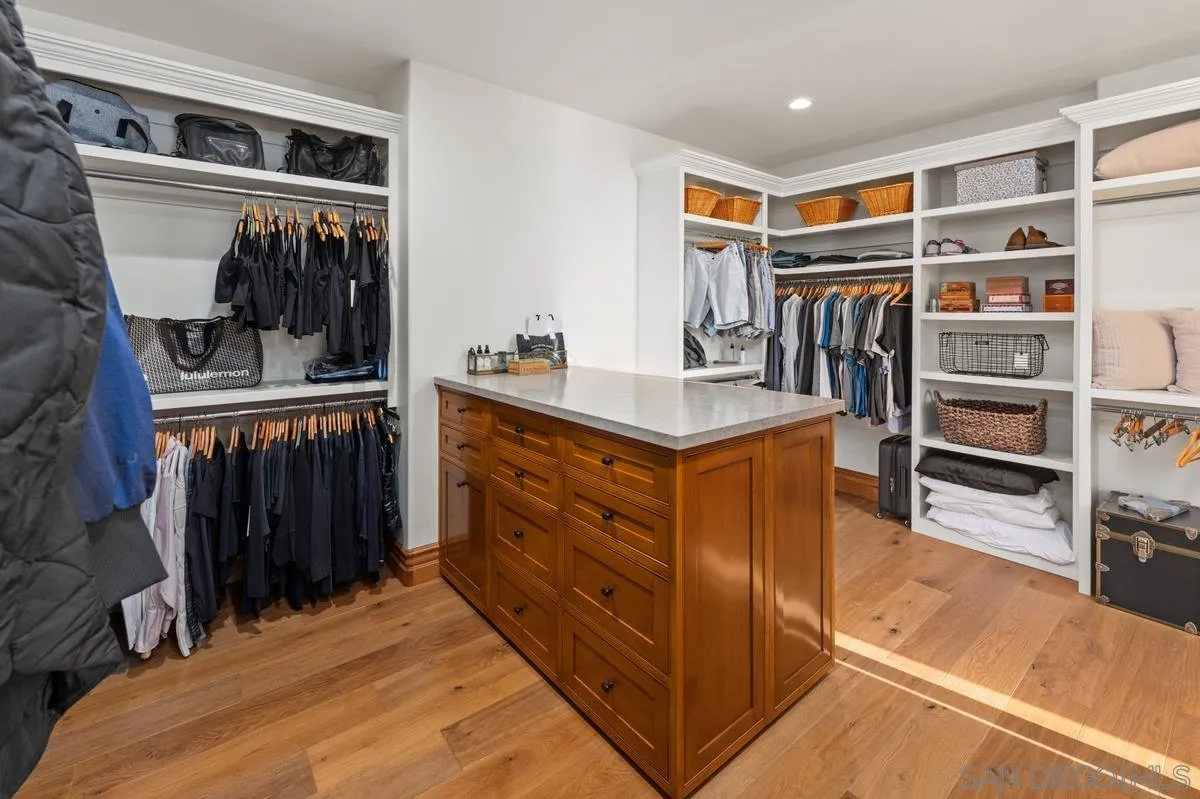 https://cdn.realtyfeed.com/cdn/127/260012744/52394f0b1de5efe48f0a65be645df383.webp