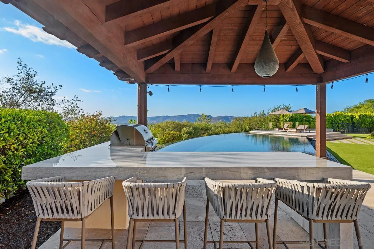https://cdn.realtyfeed.com/cdn/127/260012744/c0d1f08a5833cf52883478654190dec3.webp