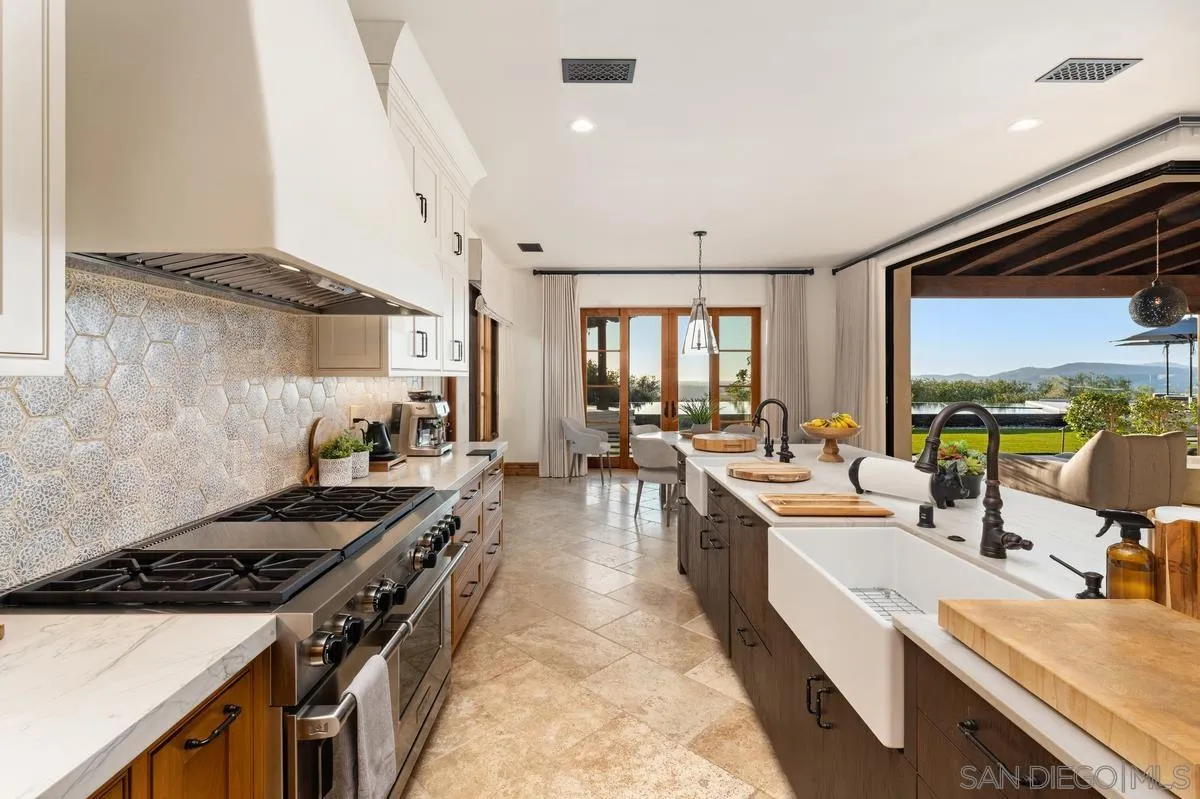 https://cdn.realtyfeed.com/cdn/127/260012744/c1ebafb8ab5e2d1638e61b9b1882510e.webp