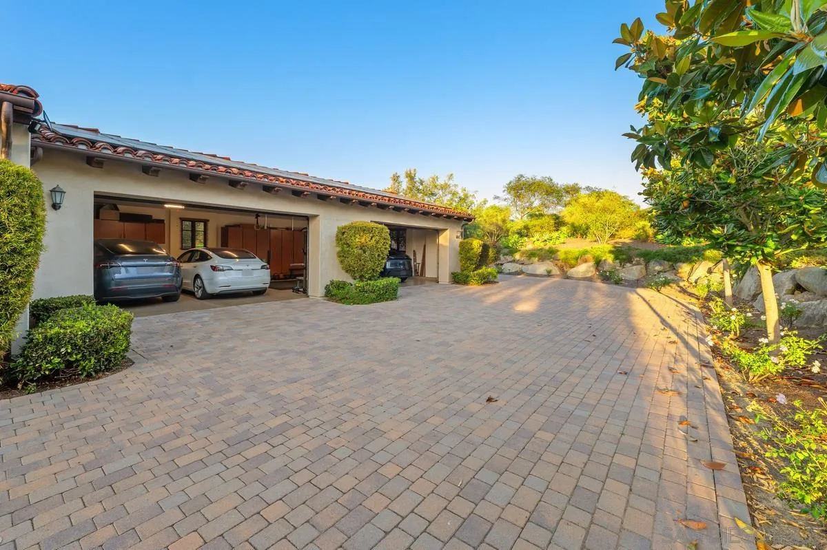 https://cdn.realtyfeed.com/cdn/127/260012744/f2171f2aac8c52704a1baafcfae0c279.webp