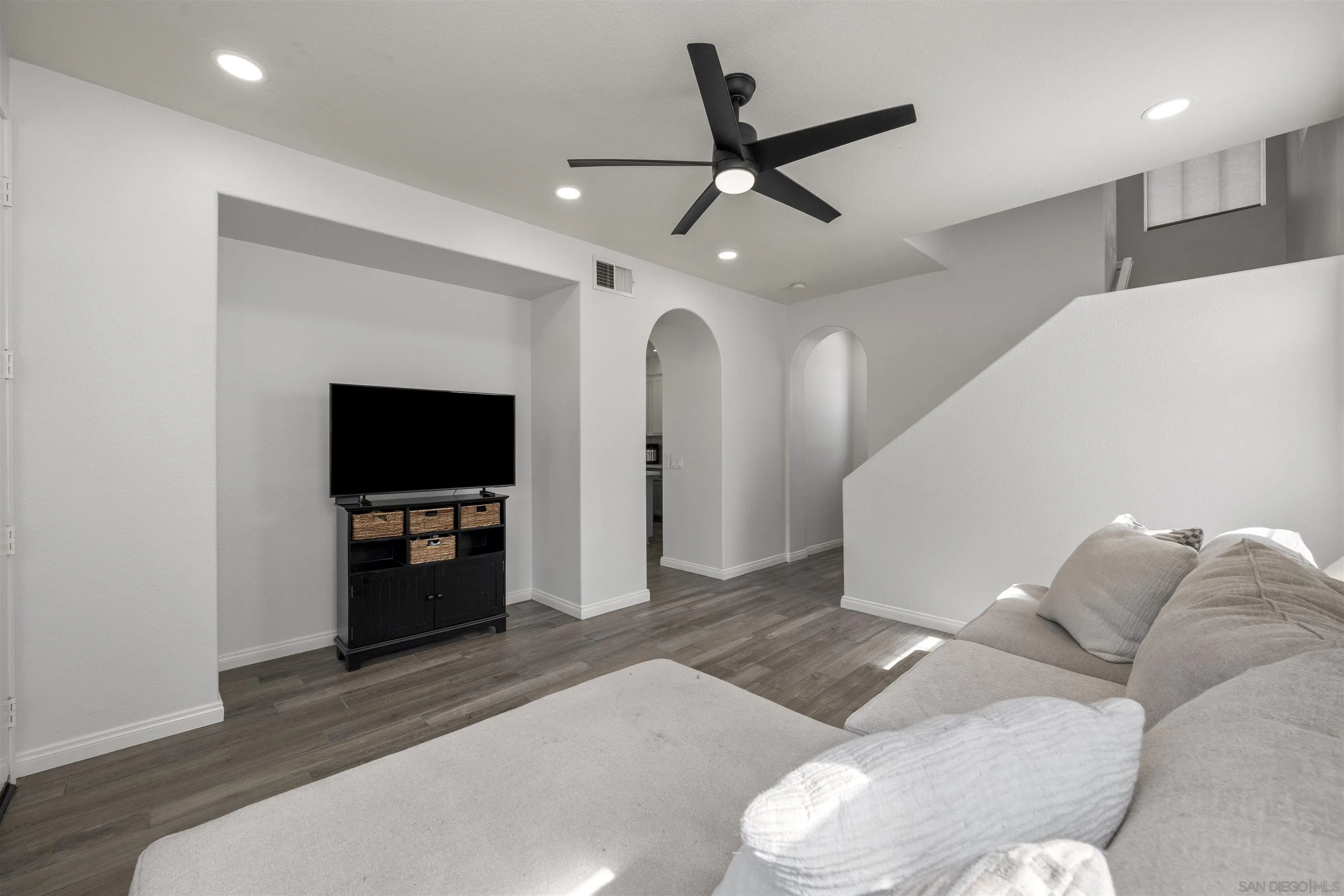 https://cdn.realtyfeed.com/cdn/127/260012746/923ba33e85288eb87030862ee9f056d3.webp