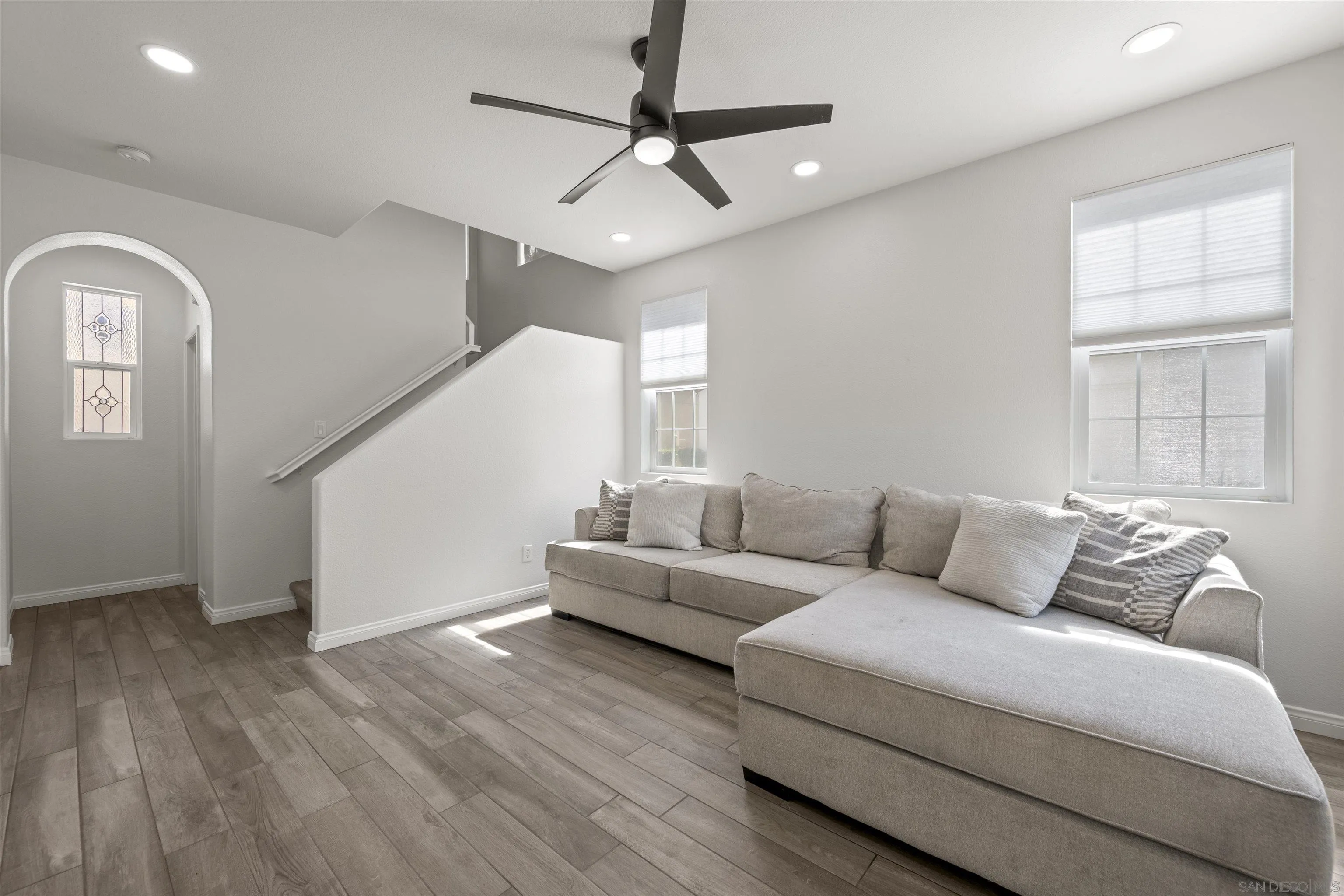 https://cdn.realtyfeed.com/cdn/127/260012746/b61634551d397d18e9561c776bd7ffd2.webp