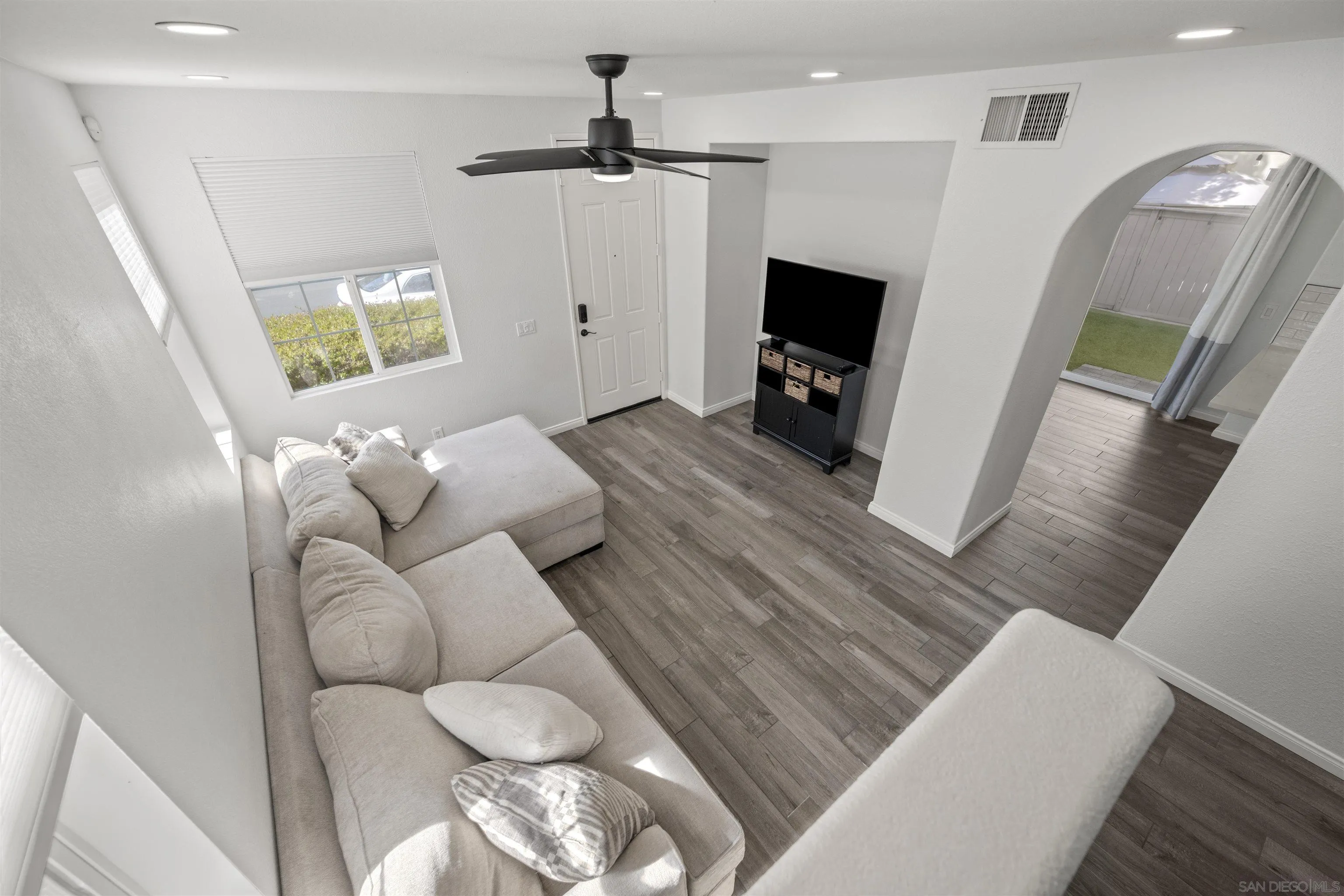 https://cdn.realtyfeed.com/cdn/127/260012746/b7a508051c57d8b1c9d5fcd489fcc379.webp