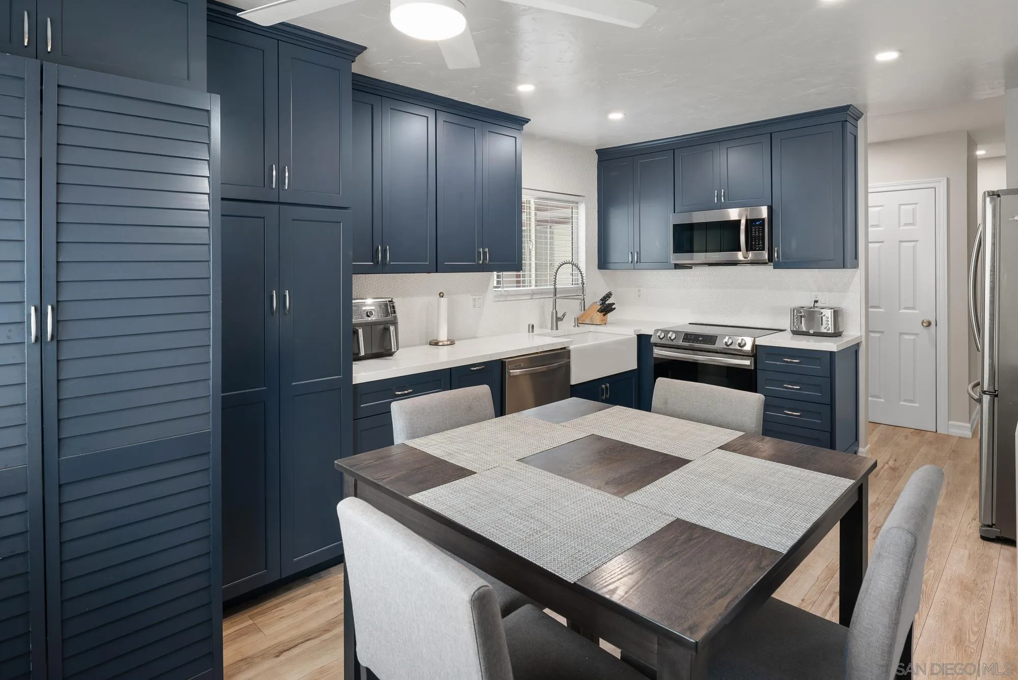 https://cdn.realtyfeed.com/cdn/127/260012748/4d89ec1dc95903f6688c278b61d7a319.webp