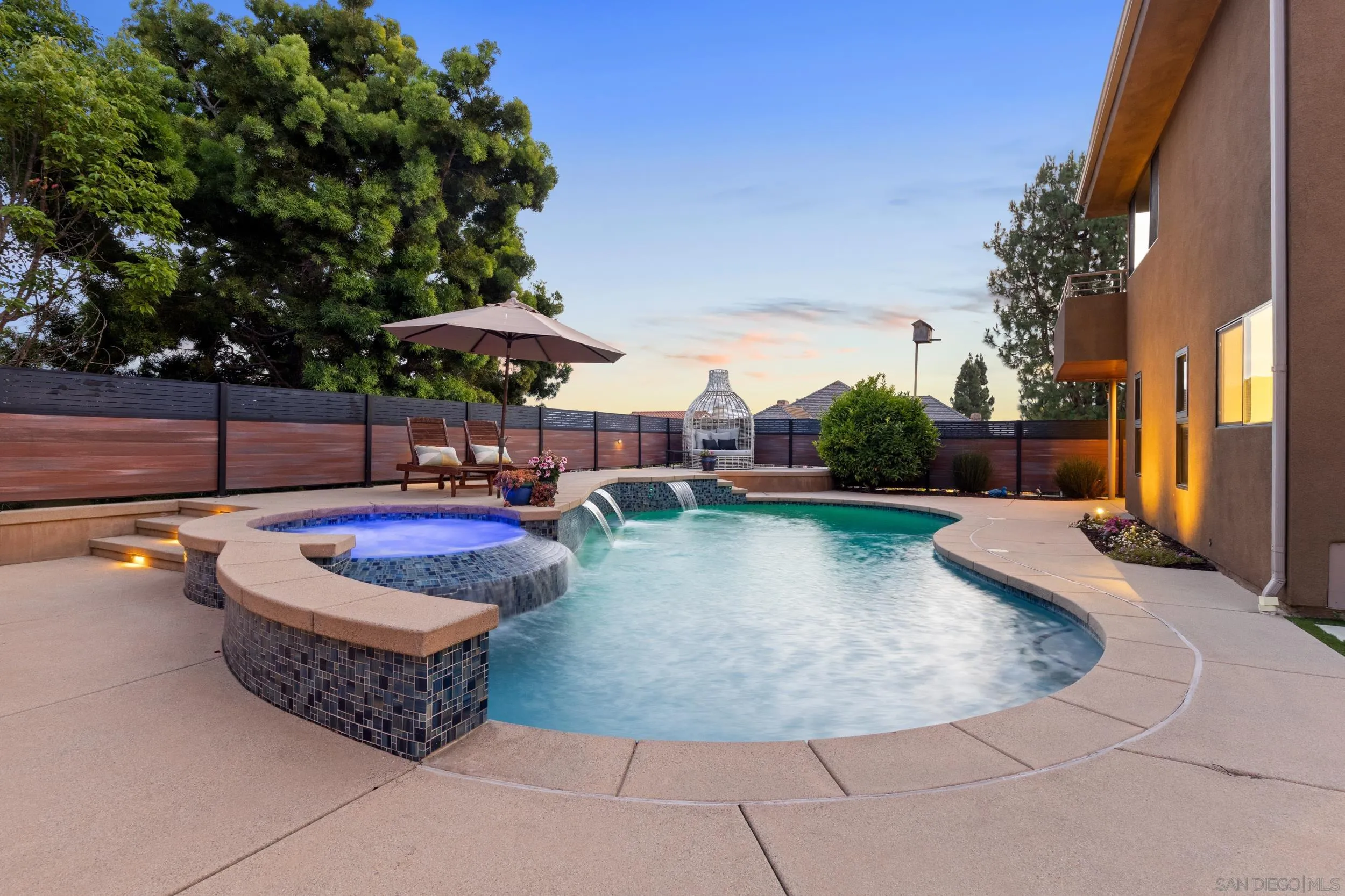 https://cdn.realtyfeed.com/cdn/127/260012755/158d04d015f8472bfaff5357c9b53d82.webp