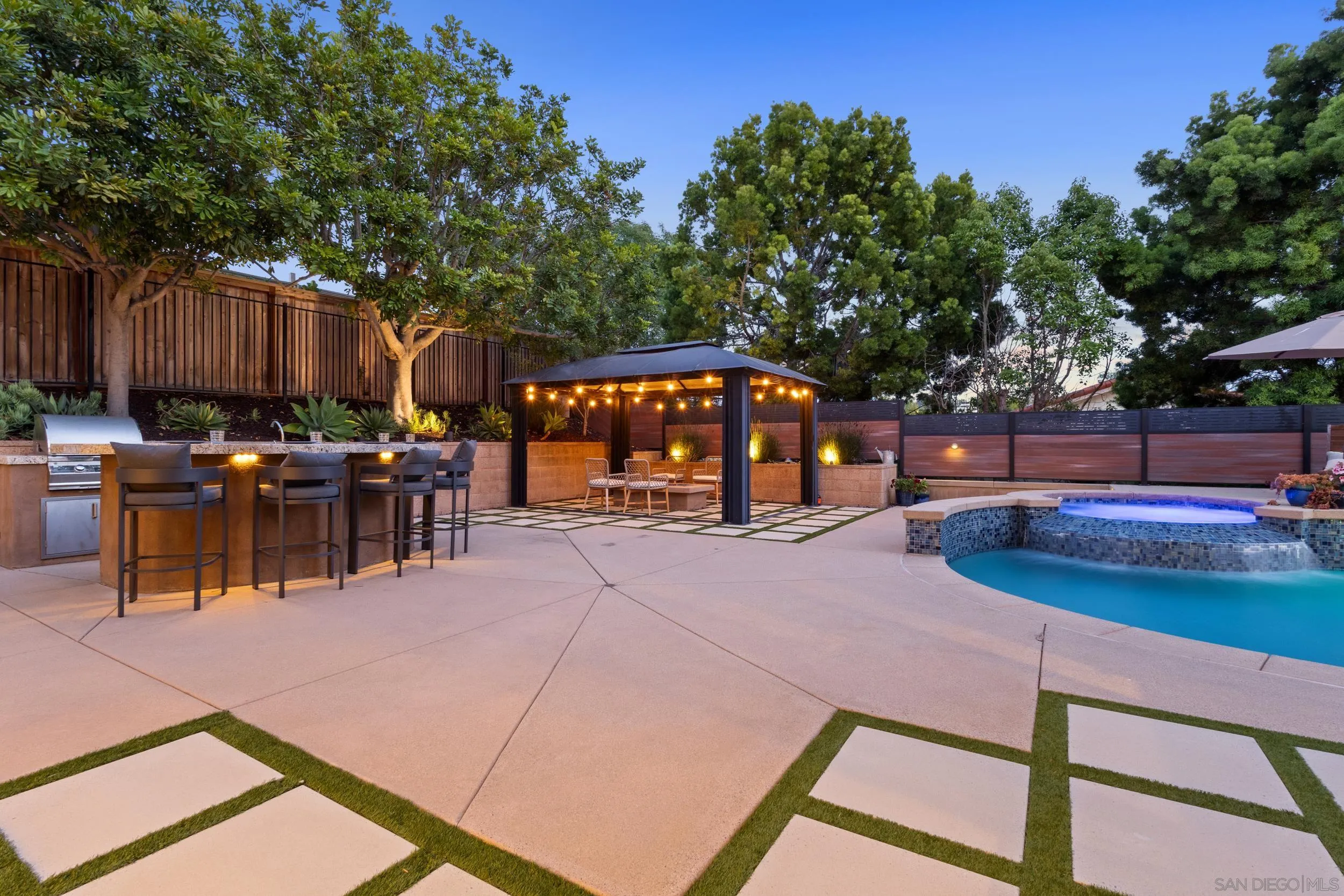 https://cdn.realtyfeed.com/cdn/127/260012755/f17a135e4882618a9954fcce3e4afec9.webp