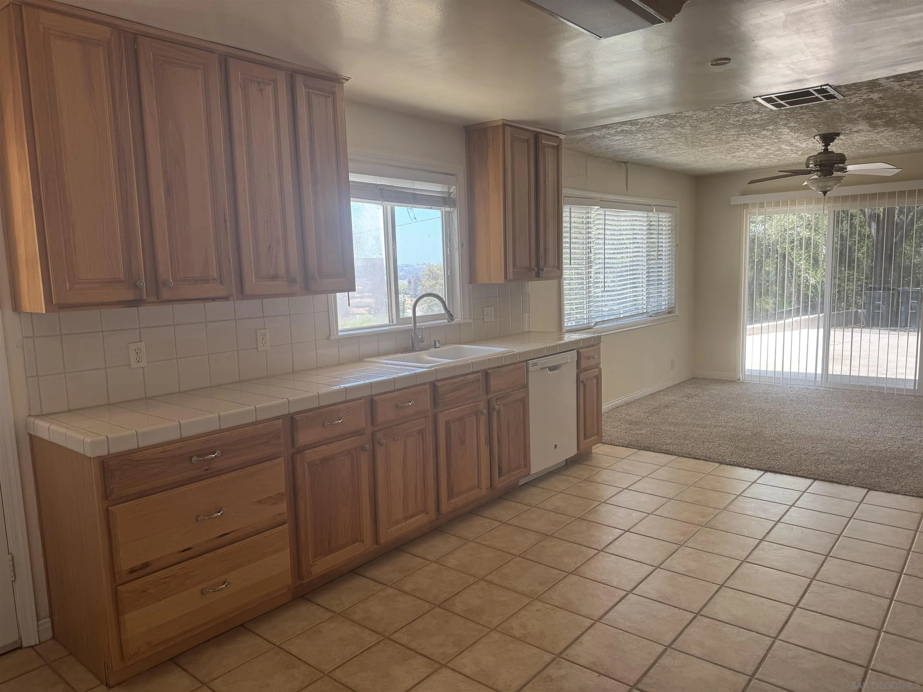 https://cdn.realtyfeed.com/cdn/127/260012757/00beb06fec2759defc1c0e9aab177d0a.webp