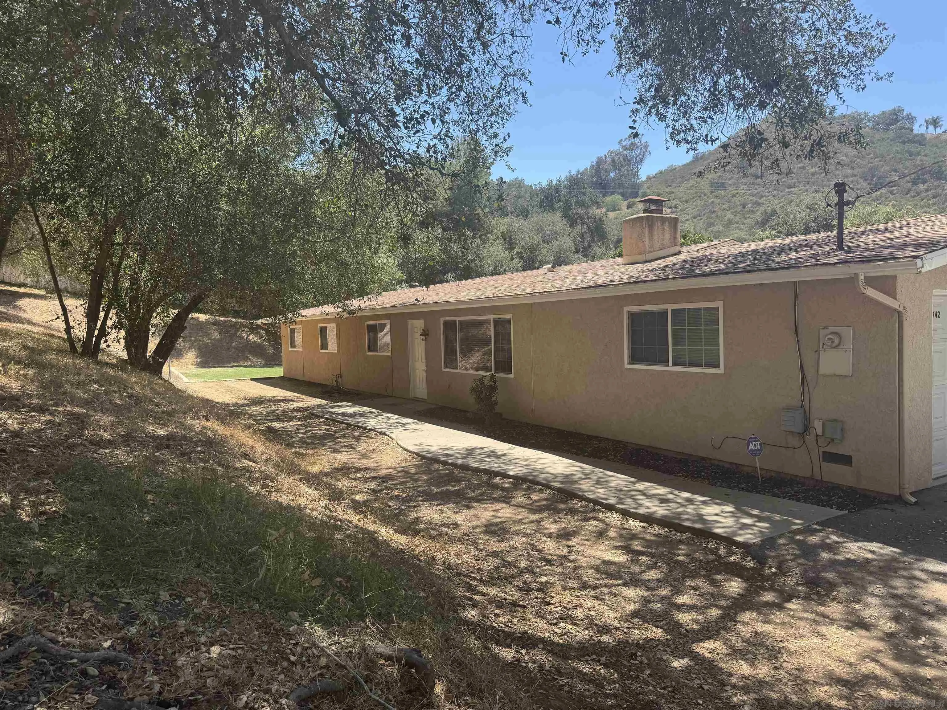 https://cdn.realtyfeed.com/cdn/127/260012757/04acb16c760d3e415bf4dfcbaf64bc71.webp