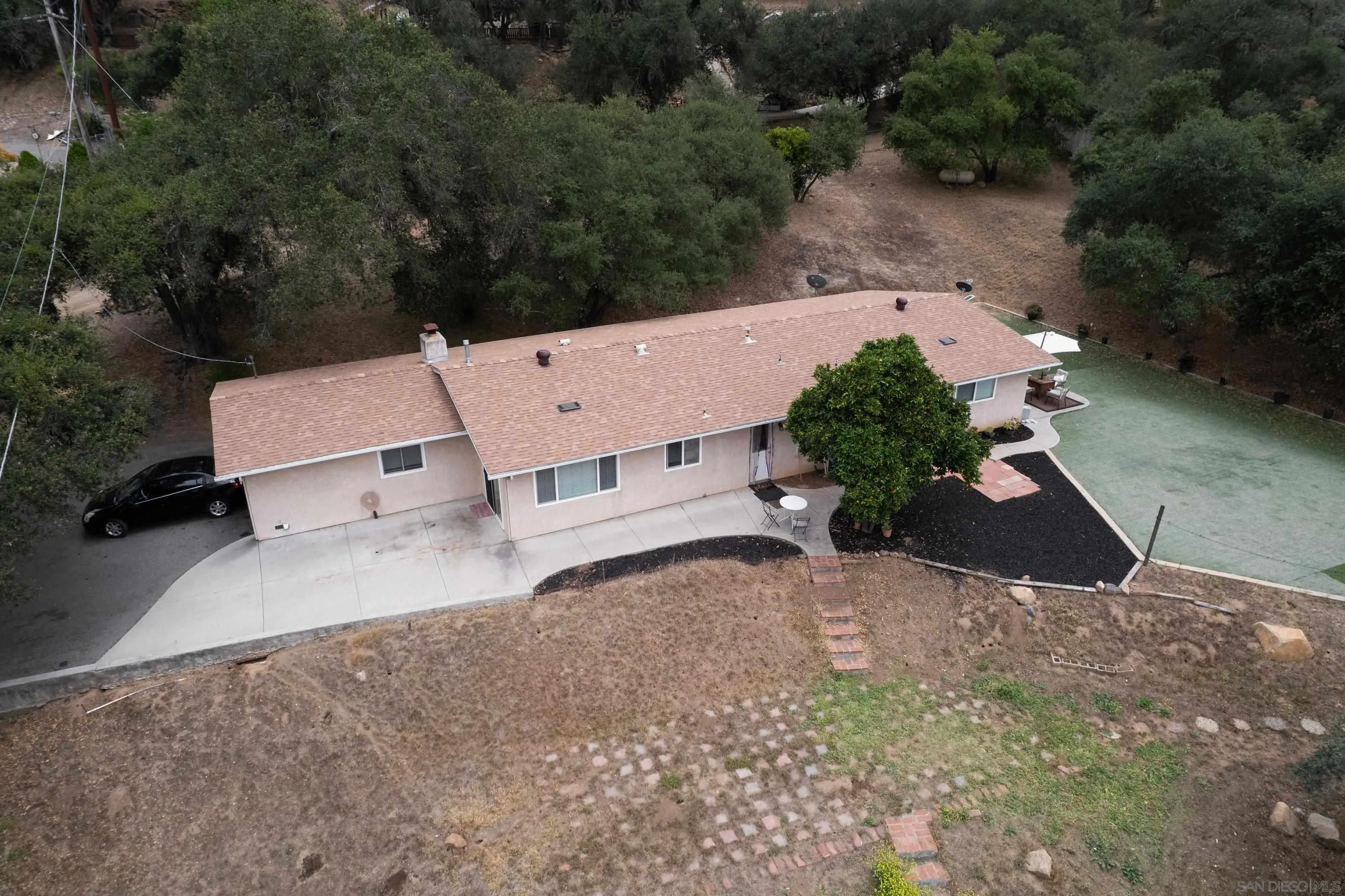 https://cdn.realtyfeed.com/cdn/127/260012757/1f9d63bef8cb7b674a7ba2f317d77c02.webp