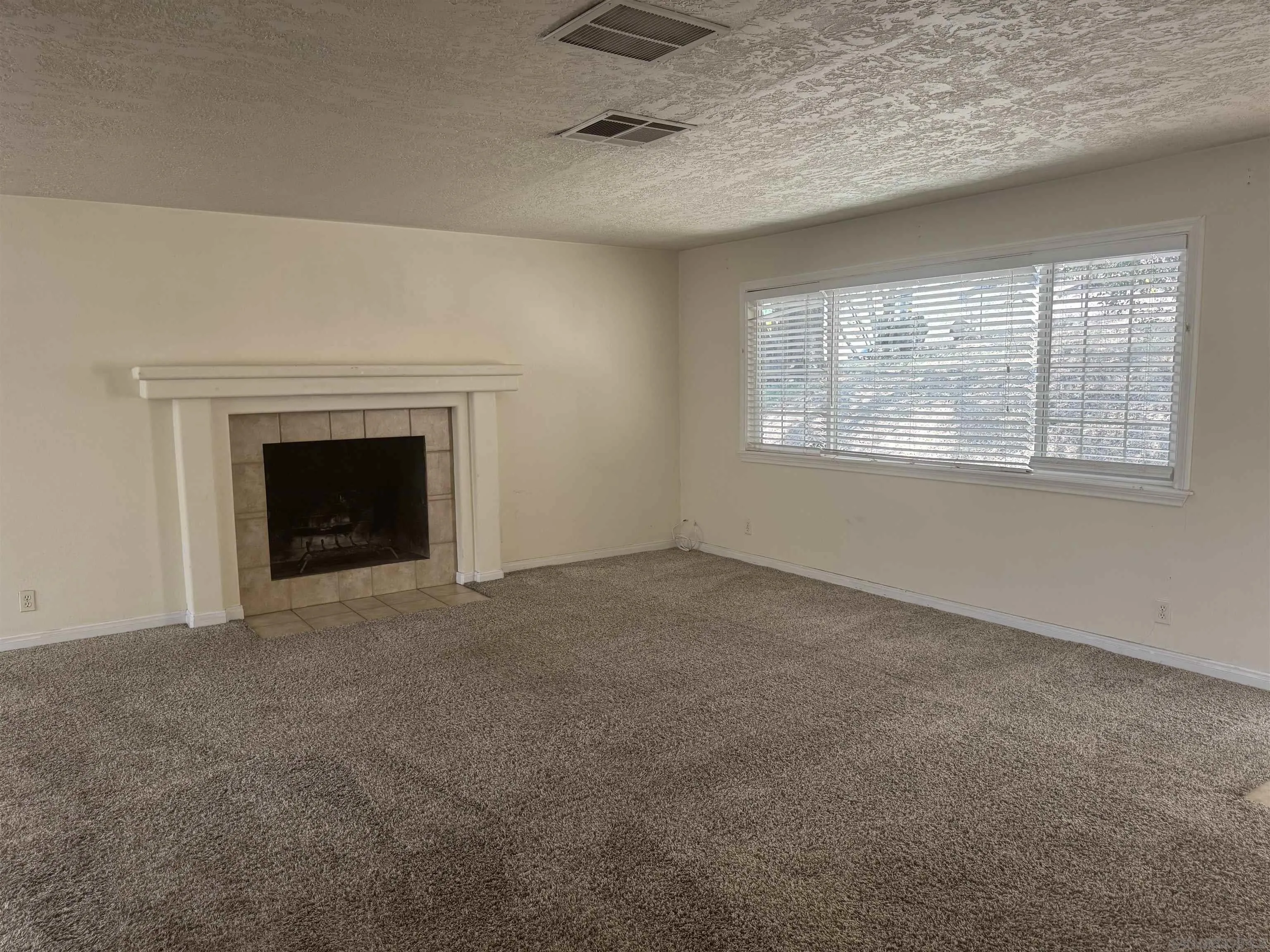https://cdn.realtyfeed.com/cdn/127/260012757/32cfc2613d3c91cc9690b56509e45e2b.webp