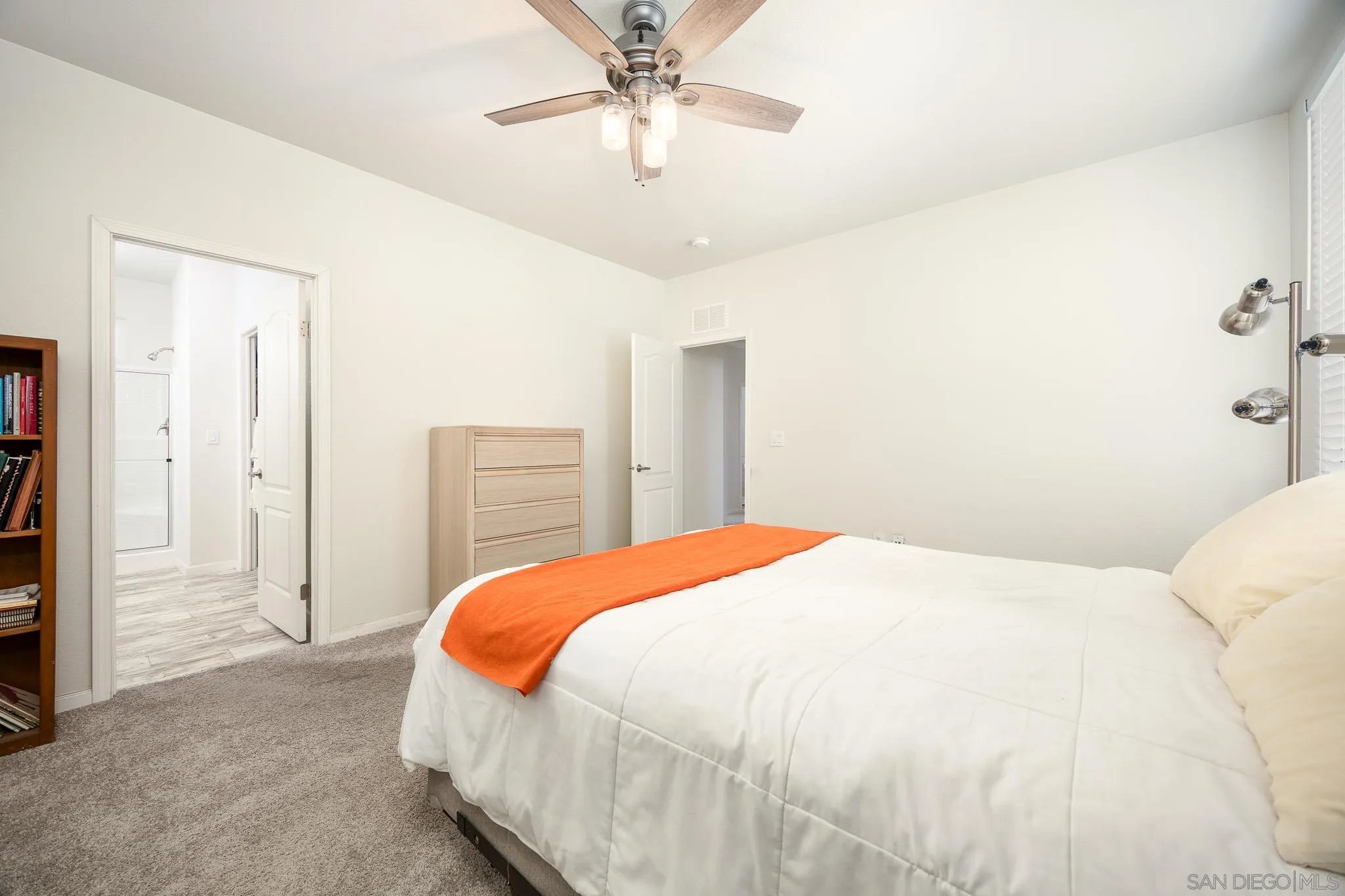 https://cdn.realtyfeed.com/cdn/127/260012760/418119db4796eaefd230e2cf750d574d.webp