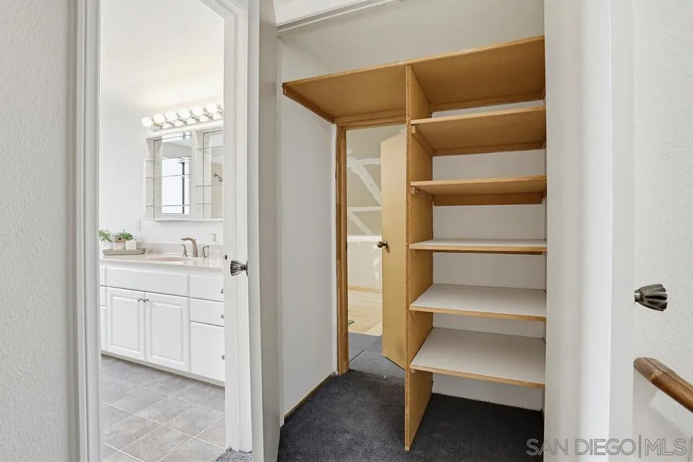 https://cdn.realtyfeed.com/cdn/127/260012761/655e2624080564402aa7f57fff404c67.webp