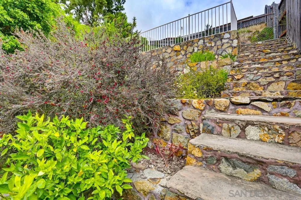 https://cdn.realtyfeed.com/cdn/127/260012761/a13191b97b6911b77927ad844fdf0d15.webp