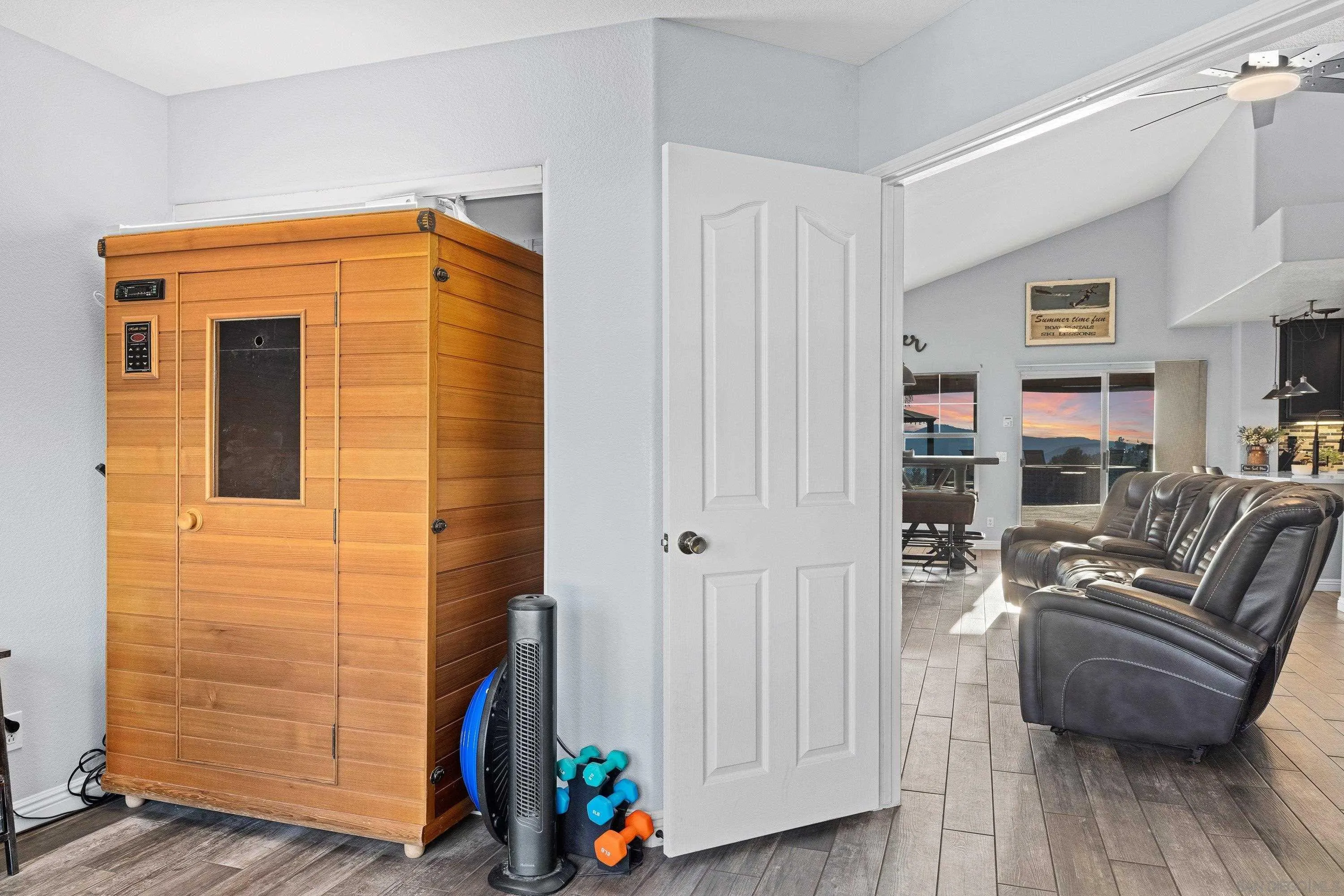 https://cdn.realtyfeed.com/cdn/127/260012764/24cda8cf2ccdd7a7ee8fd1a3115567b1.webp