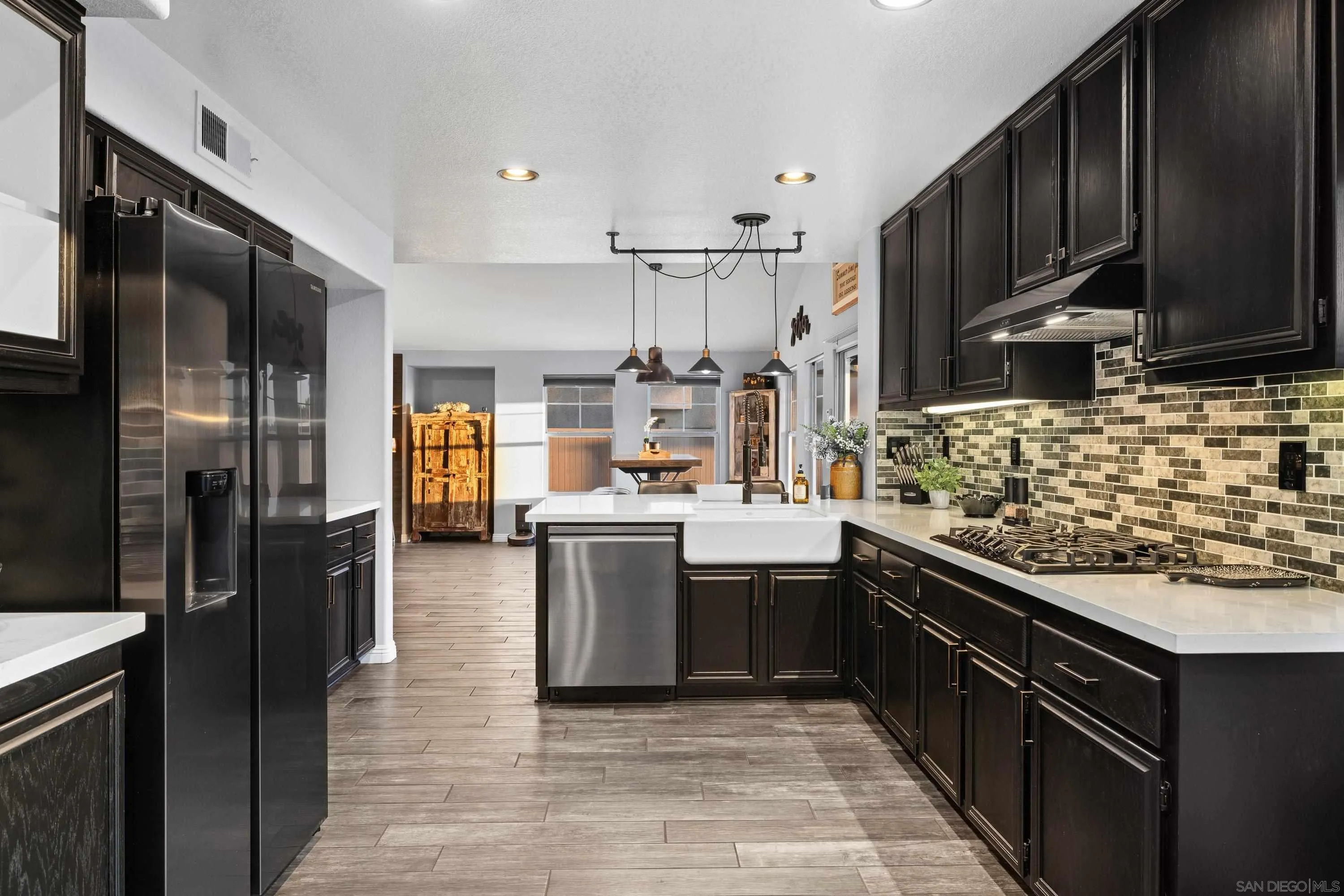 https://cdn.realtyfeed.com/cdn/127/260012764/2ce60cbf2d935da0bb1684cb3b844f93.webp