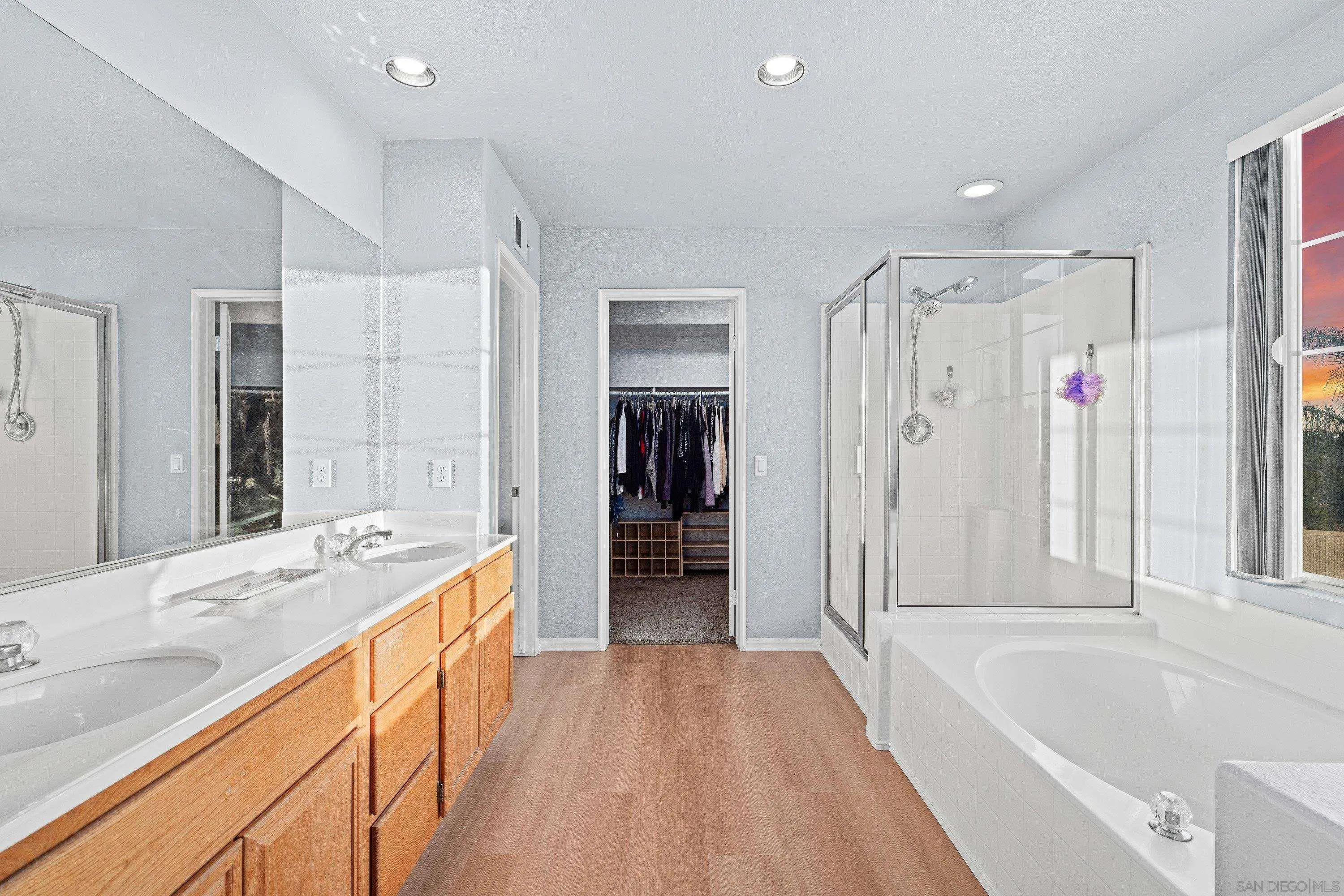 https://cdn.realtyfeed.com/cdn/127/260012764/7749b7bd5f66407588a7dd738ac61917.webp
