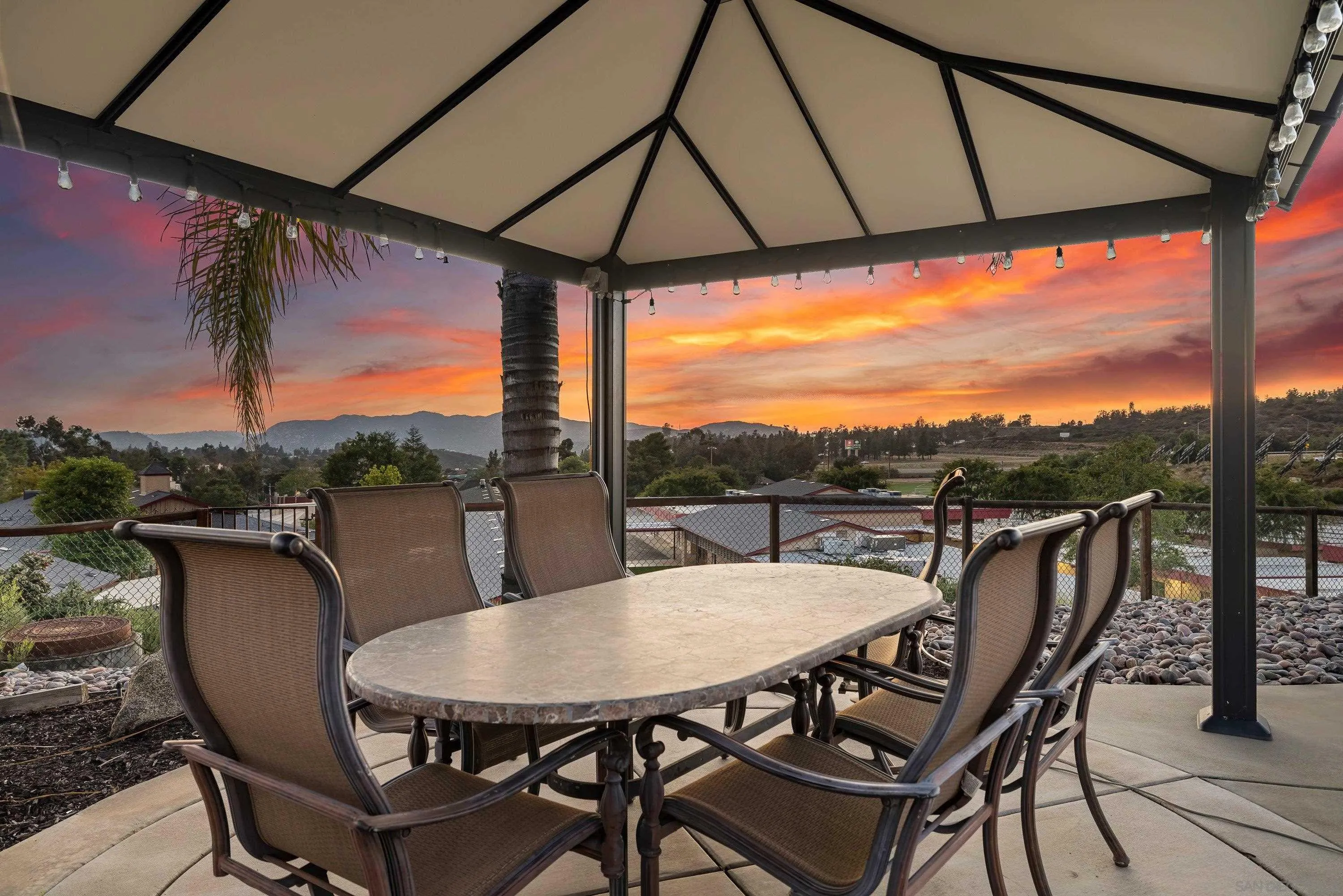 https://cdn.realtyfeed.com/cdn/127/260012764/7b265871c3d912802e81282fb84598c2.webp