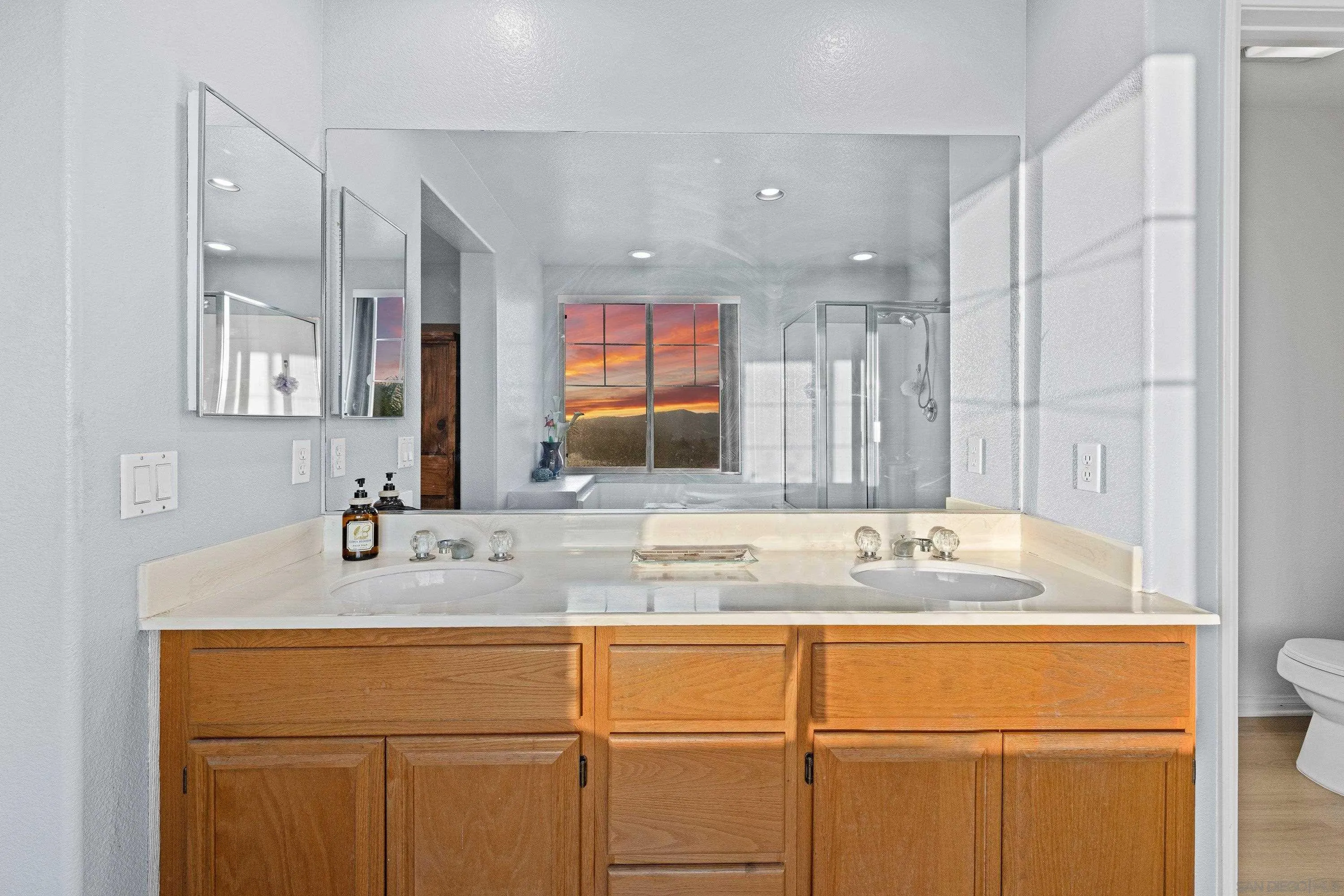https://cdn.realtyfeed.com/cdn/127/260012764/d1d0c252bd13d66add8f185e0c77ed9a.webp