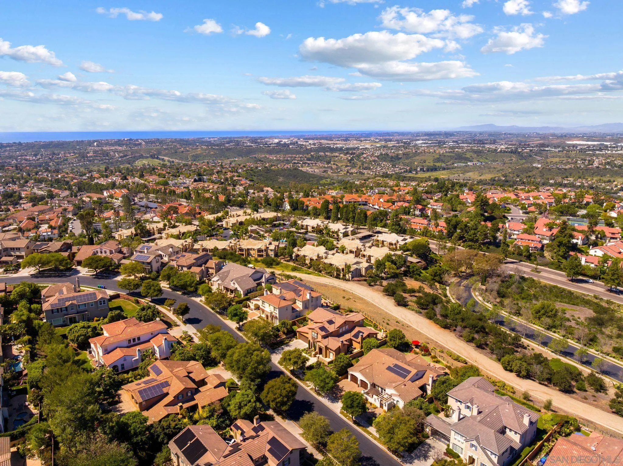 https://cdn.realtyfeed.com/cdn/127/260012766/0482677be7ea6e6be8ed79d37502a27d.webp