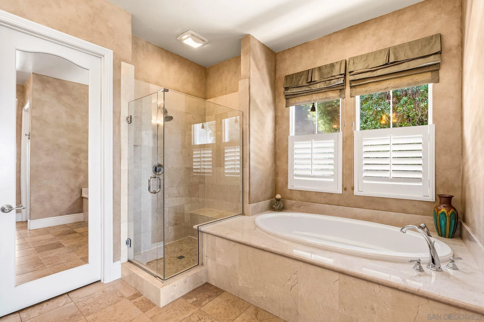 https://cdn.realtyfeed.com/cdn/127/260012766/81d85996bcc71f50e087effbbc7d9e99.webp