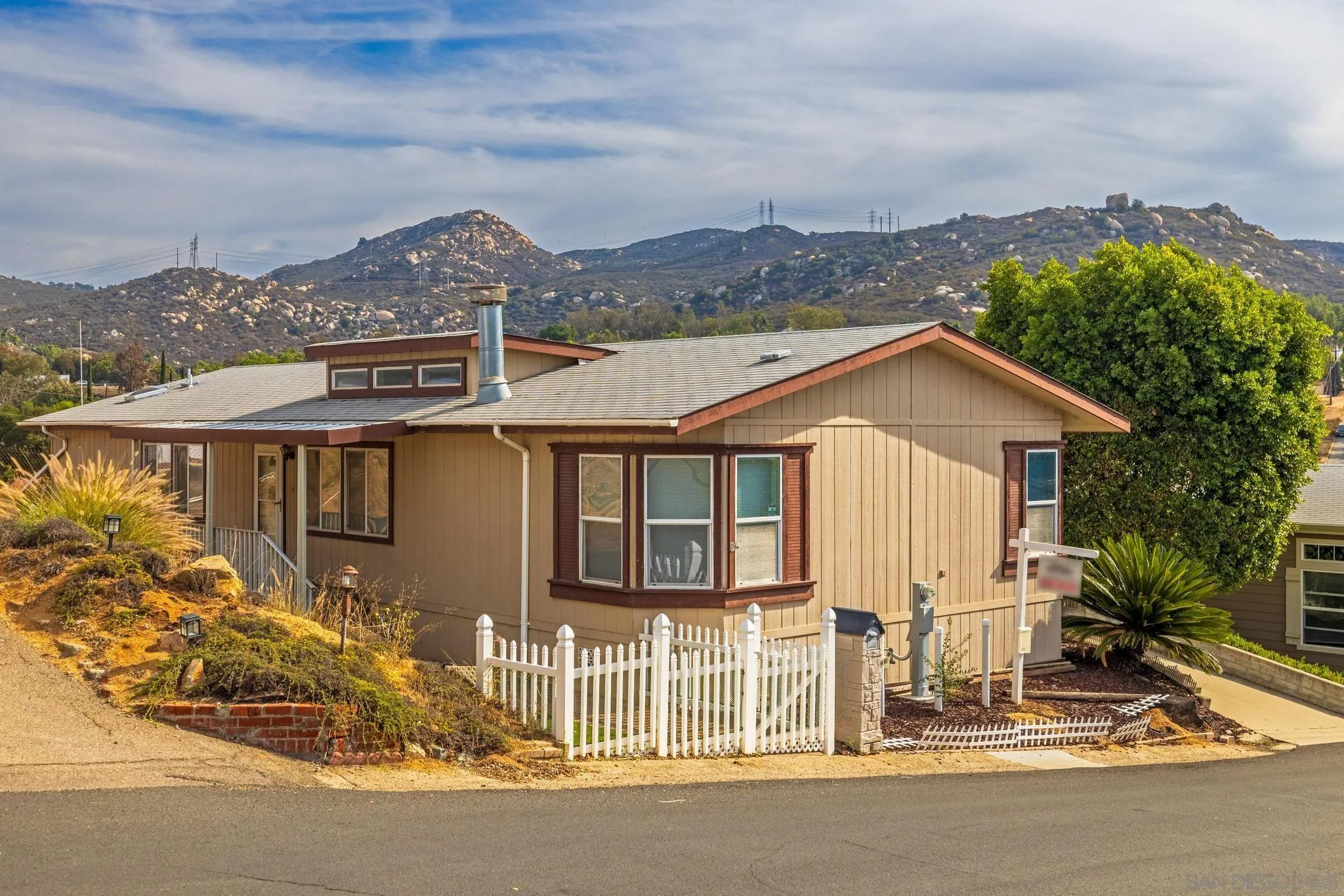 https://cdn.realtyfeed.com/cdn/127/260012772/a936ab61df3a7f21fe426da6597217b7.webp