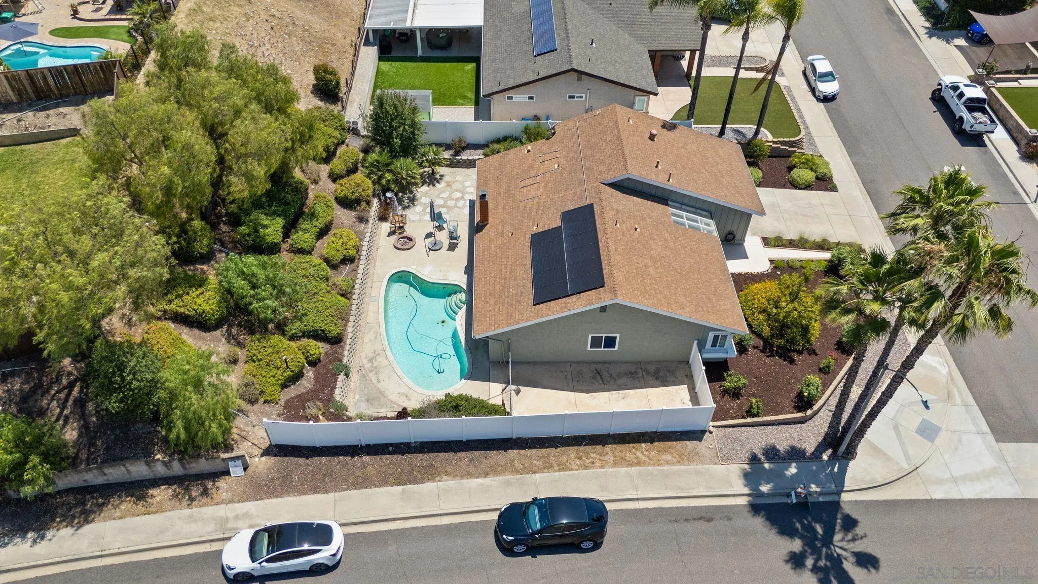 https://cdn.realtyfeed.com/cdn/127/260012781/4d170ac6efb778e88bc9013b0aedce3e.webp