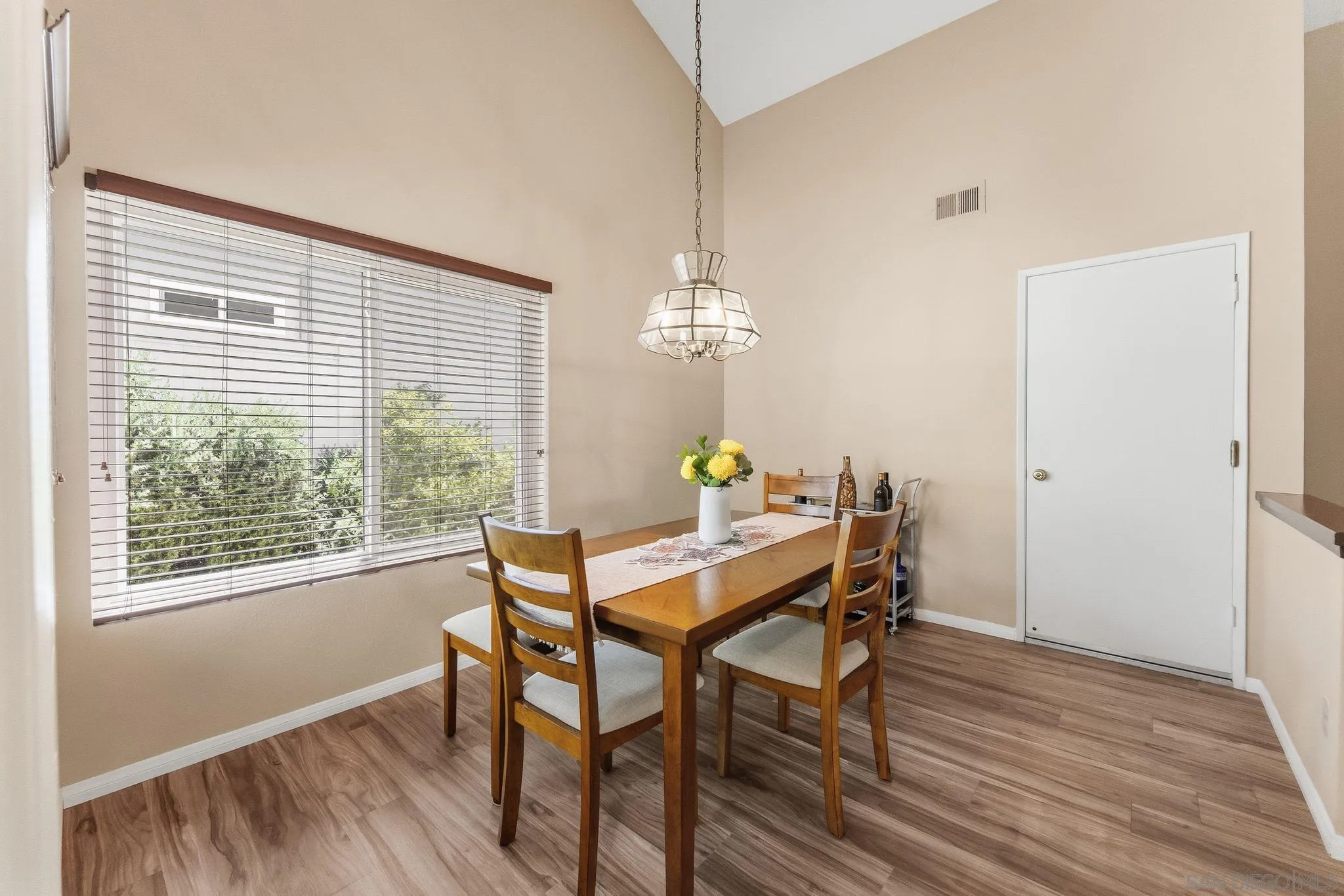 https://cdn.realtyfeed.com/cdn/127/260012781/4e1e1f09c46930fb7509ee6403e62b96.webp