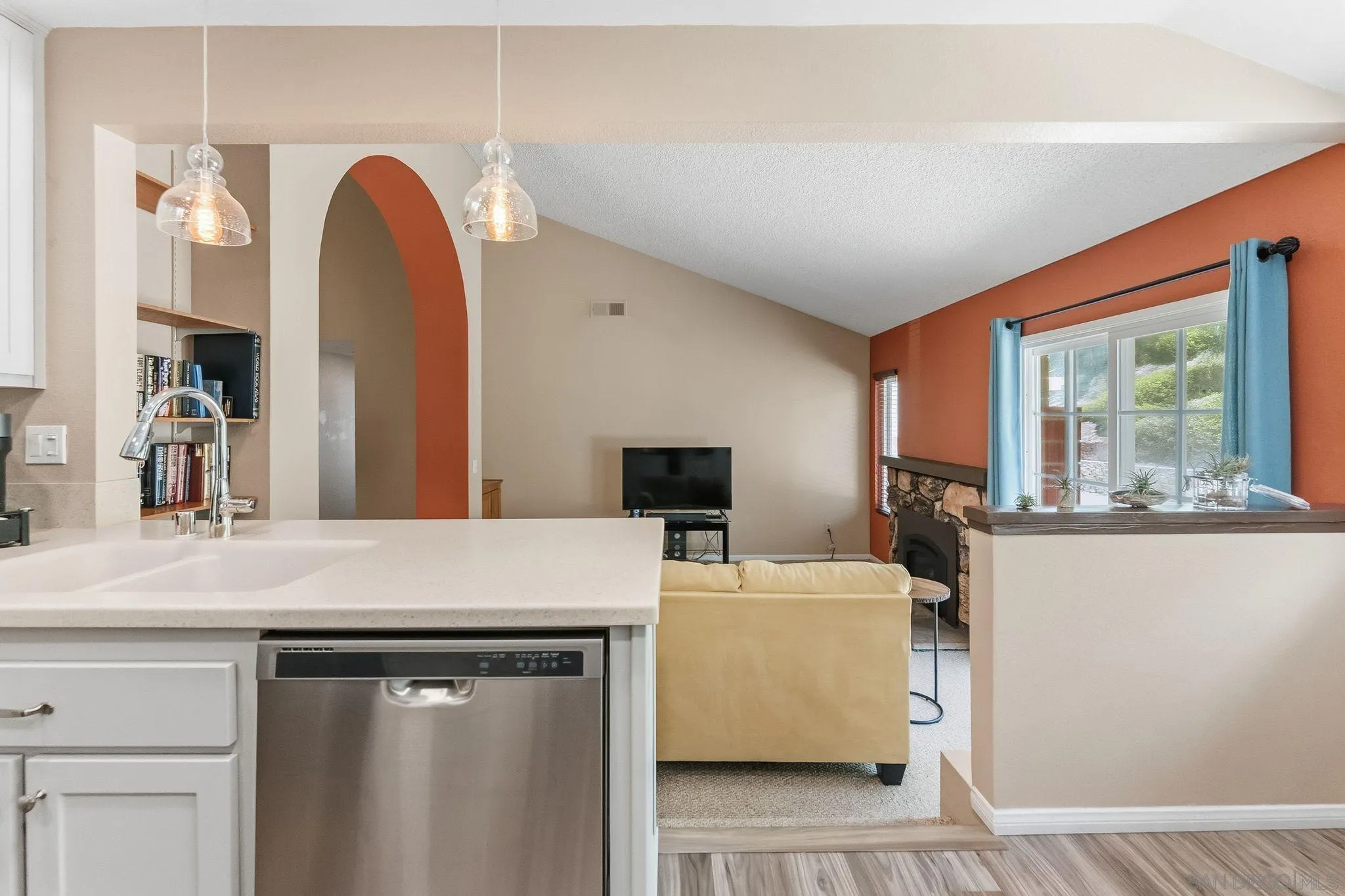 https://cdn.realtyfeed.com/cdn/127/260012781/4e5eb049450e920d8a7cfef23844cf53.webp