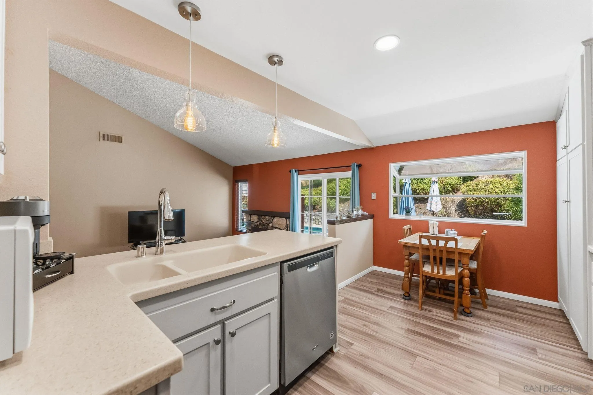 https://cdn.realtyfeed.com/cdn/127/260012781/6b5485215d6228dbdbe808cce46225d9.webp
