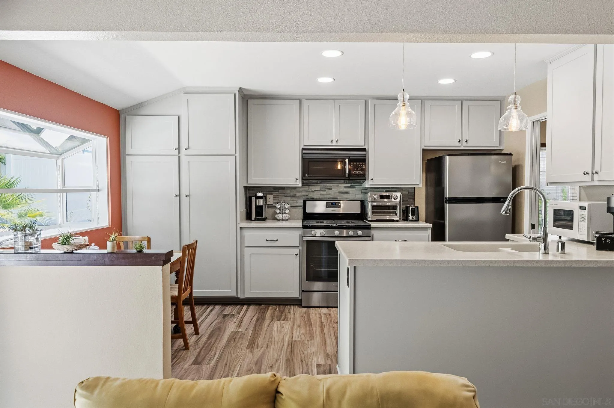https://cdn.realtyfeed.com/cdn/127/260012781/a96795b1e0661f7836fa9baff0eebeb1.webp