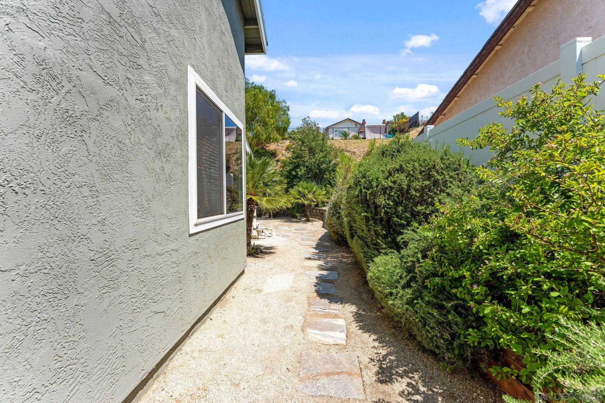 https://cdn.realtyfeed.com/cdn/127/260012781/c5e50fcfe0f500d9dd35d9392b42dff9.webp