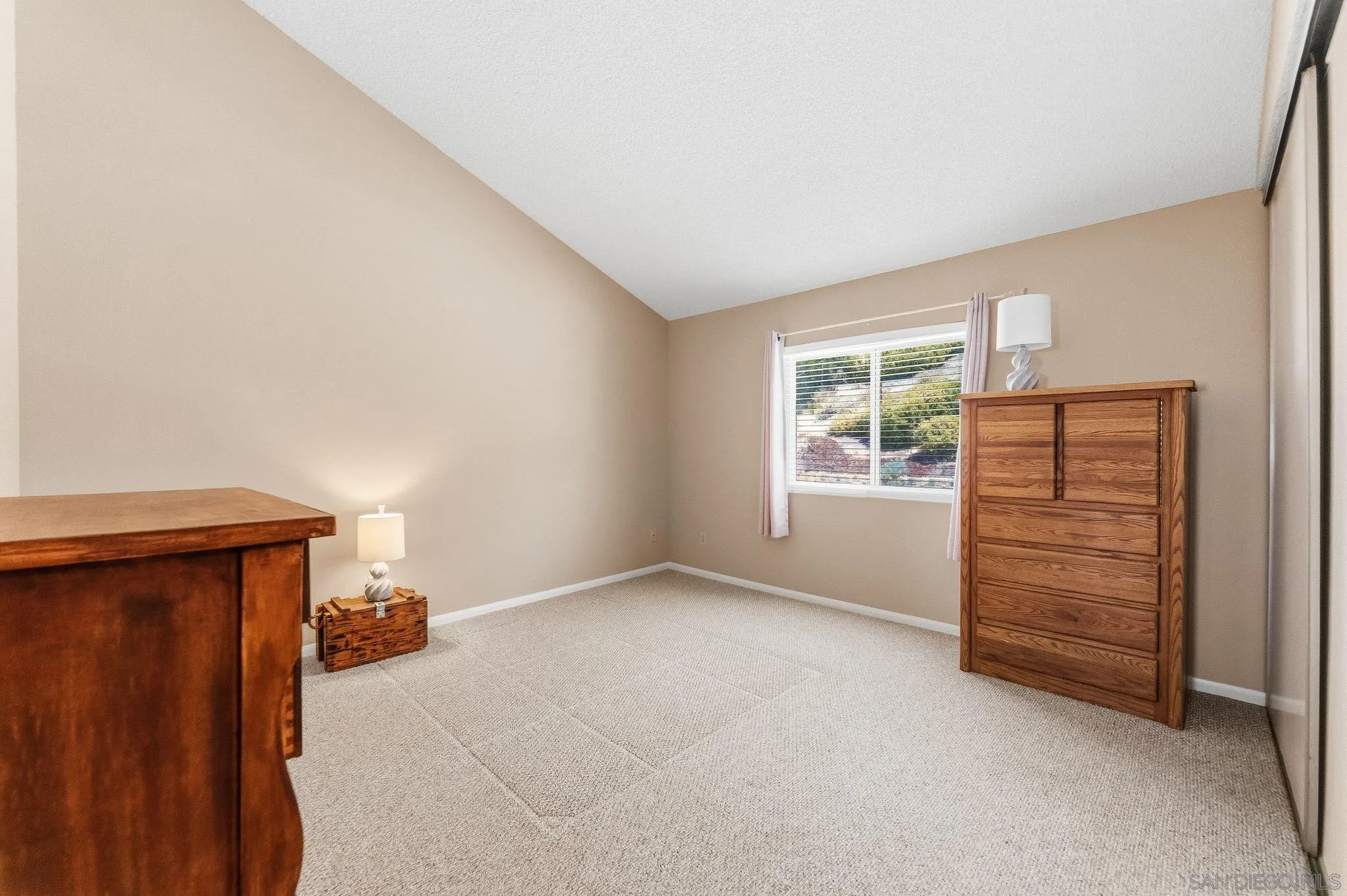 https://cdn.realtyfeed.com/cdn/127/260012781/cbbe468151153bf7c2a083af148514e4.webp