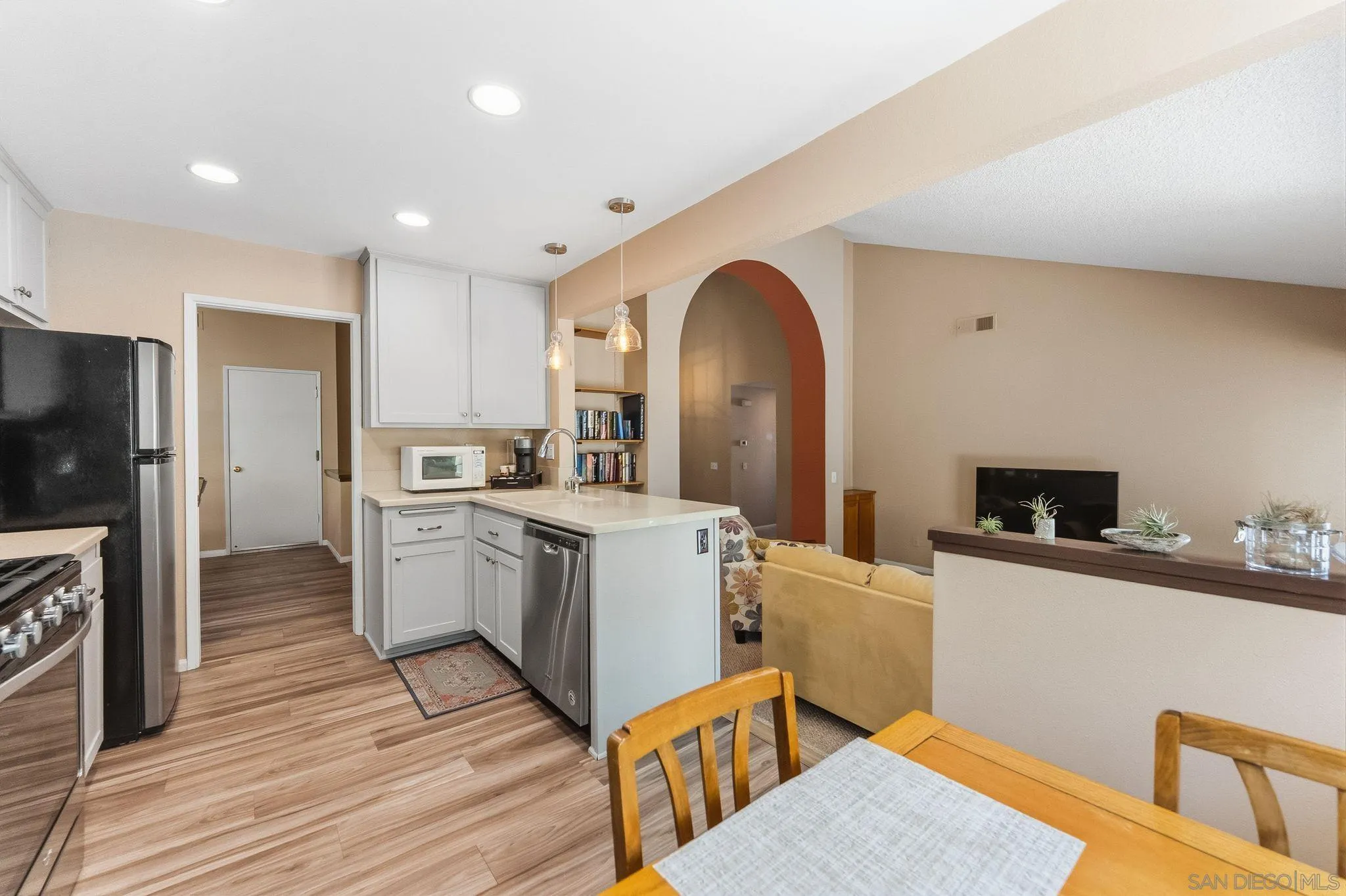 https://cdn.realtyfeed.com/cdn/127/260012781/f7110d352f2e36575b1ec002a709362d.webp