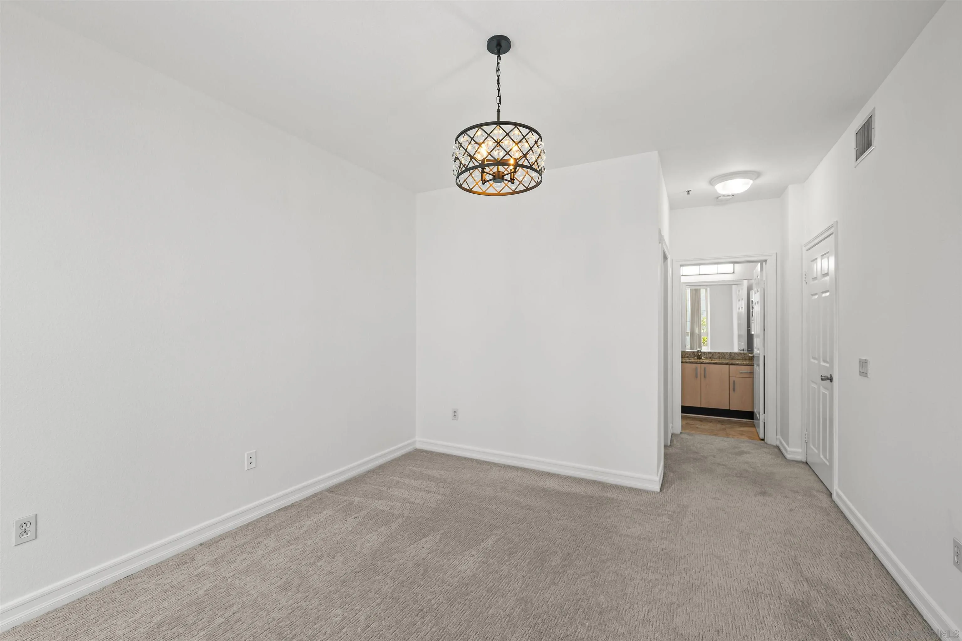 Photo #12: 260012785 Listing: Photo #12
