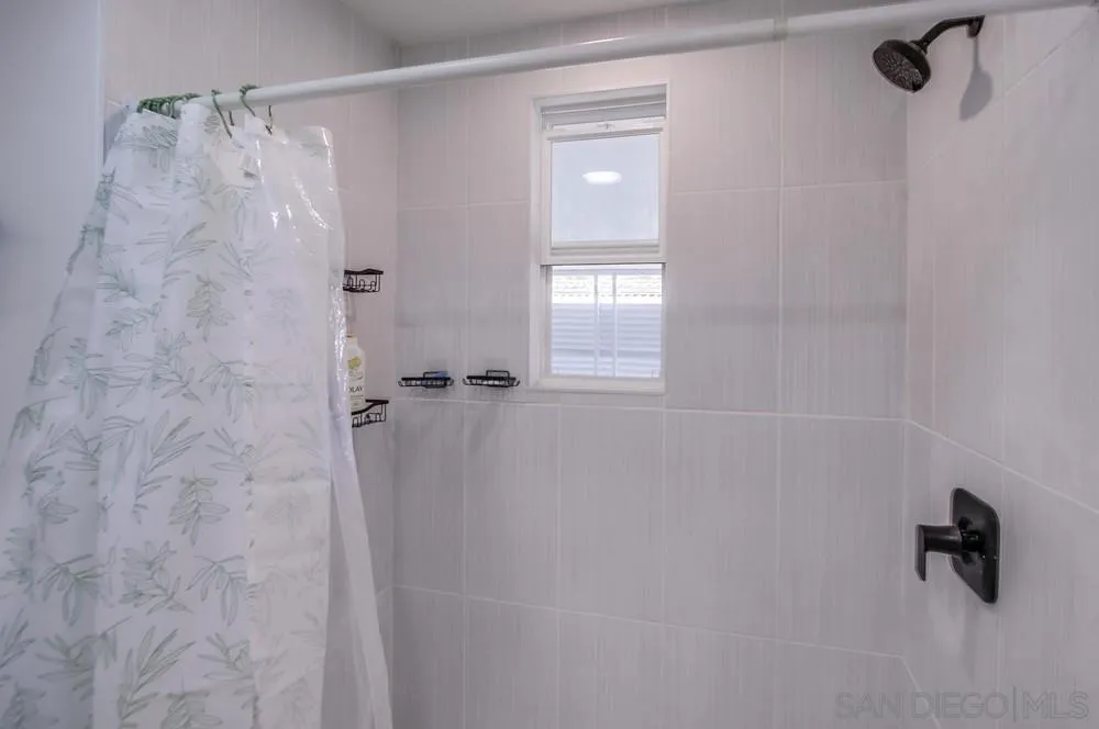 https://cdn.realtyfeed.com/cdn/127/260012787/13de86e54749b9e8017e444476af77ec.webp