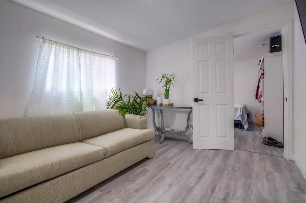 https://cdn.realtyfeed.com/cdn/127/260012787/40b24237f62ff9a17df40780c035feb2.webp