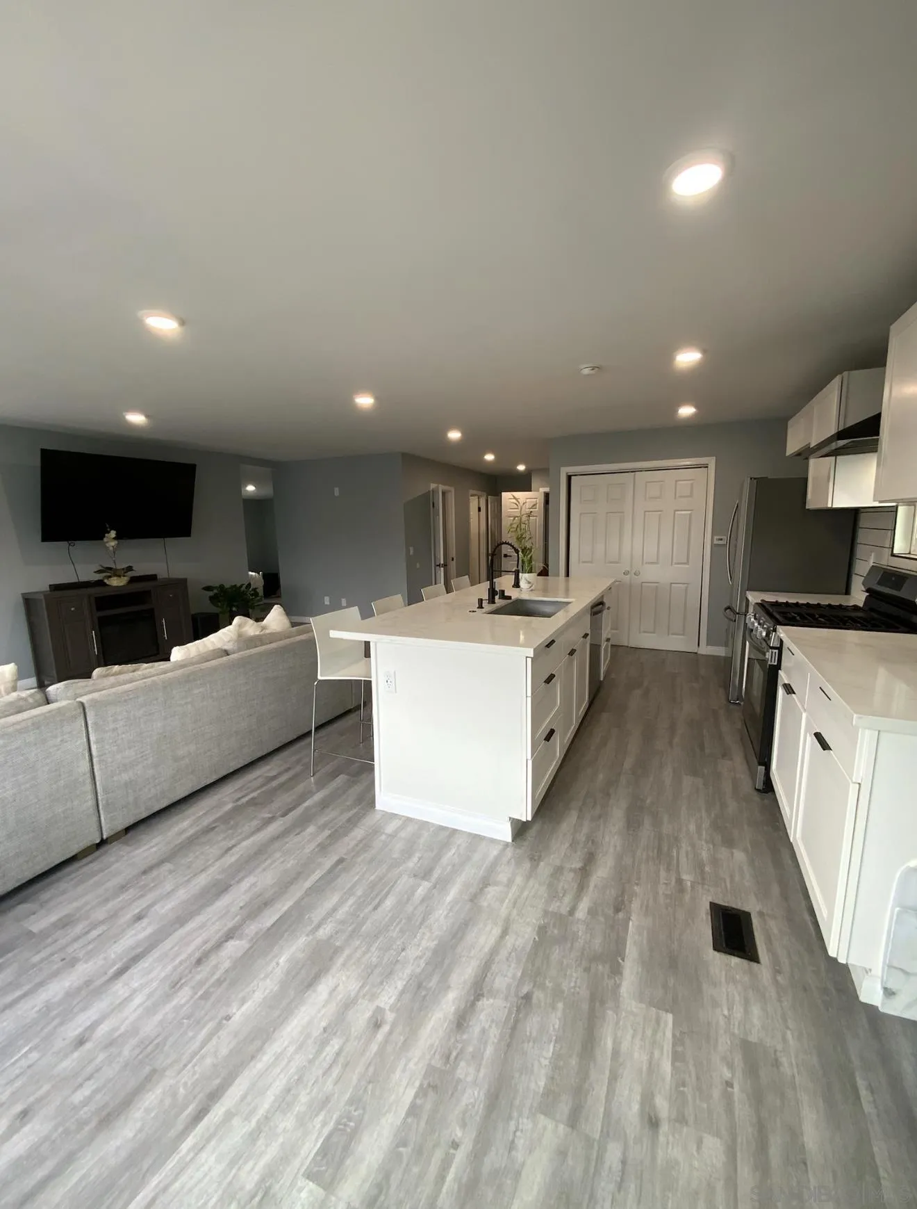 https://cdn.realtyfeed.com/cdn/127/260012787/4c7fb2c6da57912b7eef8ee138203270.webp