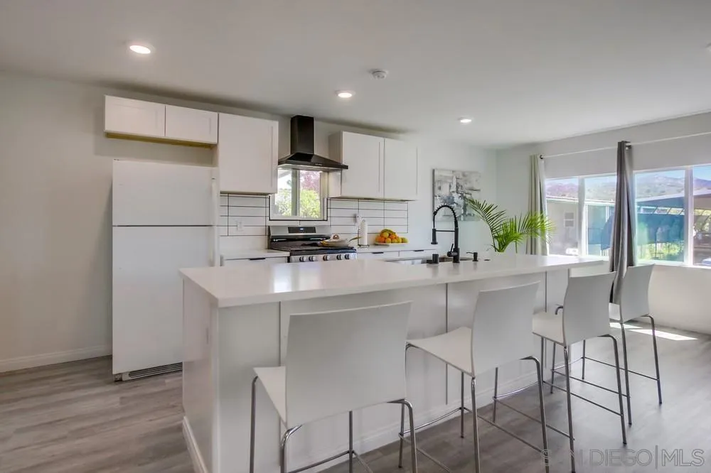 https://cdn.realtyfeed.com/cdn/127/260012787/bddeaaadb788f25cc9b84315a798ef32.webp