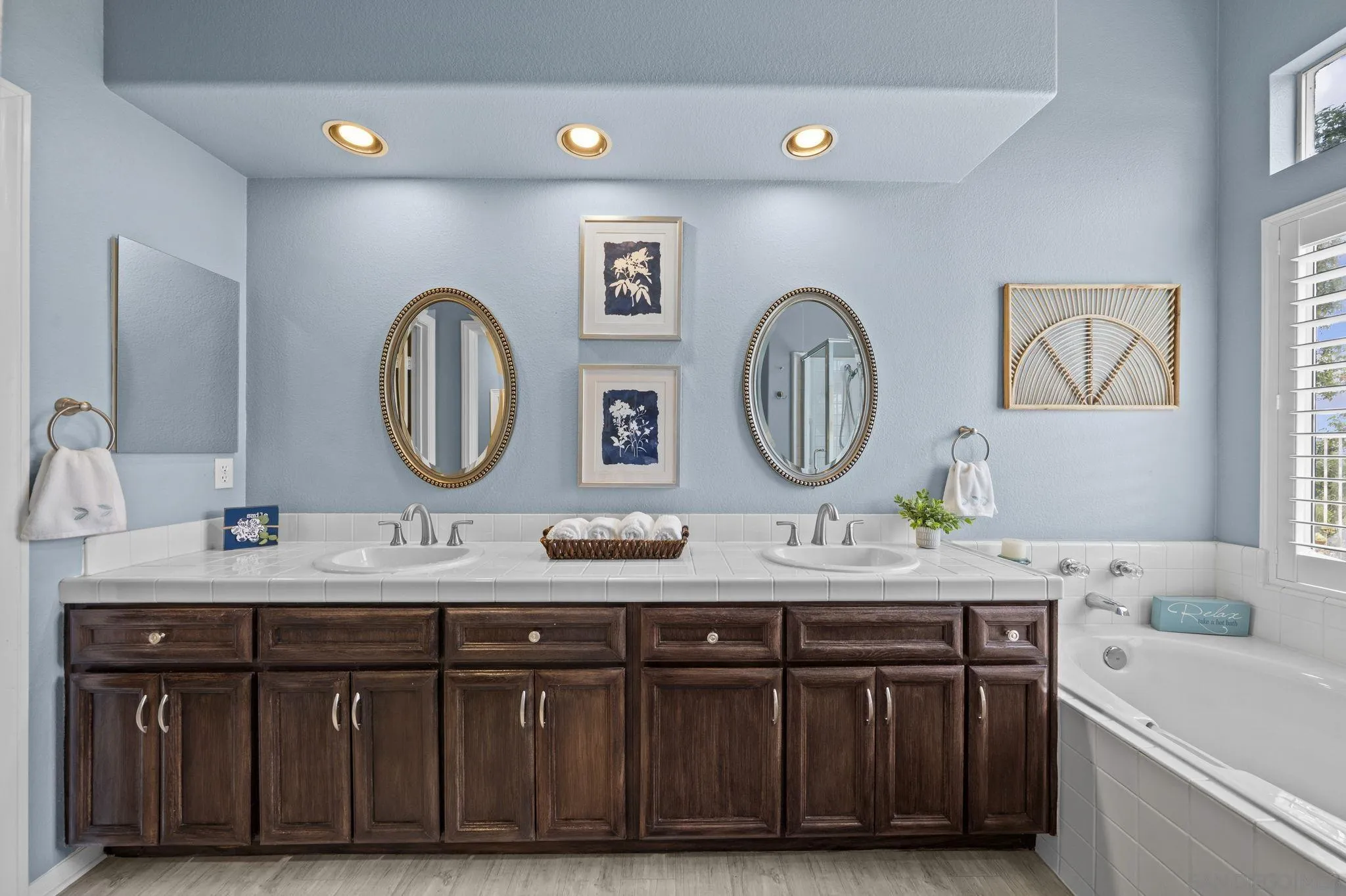 https://cdn.realtyfeed.com/cdn/127/260012791/5e9c111a92fcdd4f9c06d45776cb39e1.webp