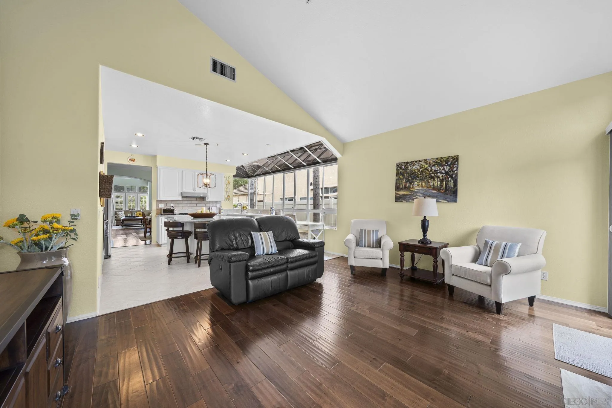 https://cdn.realtyfeed.com/cdn/127/260012791/8cf320ce2246661d5f0b7621a3598c23.webp