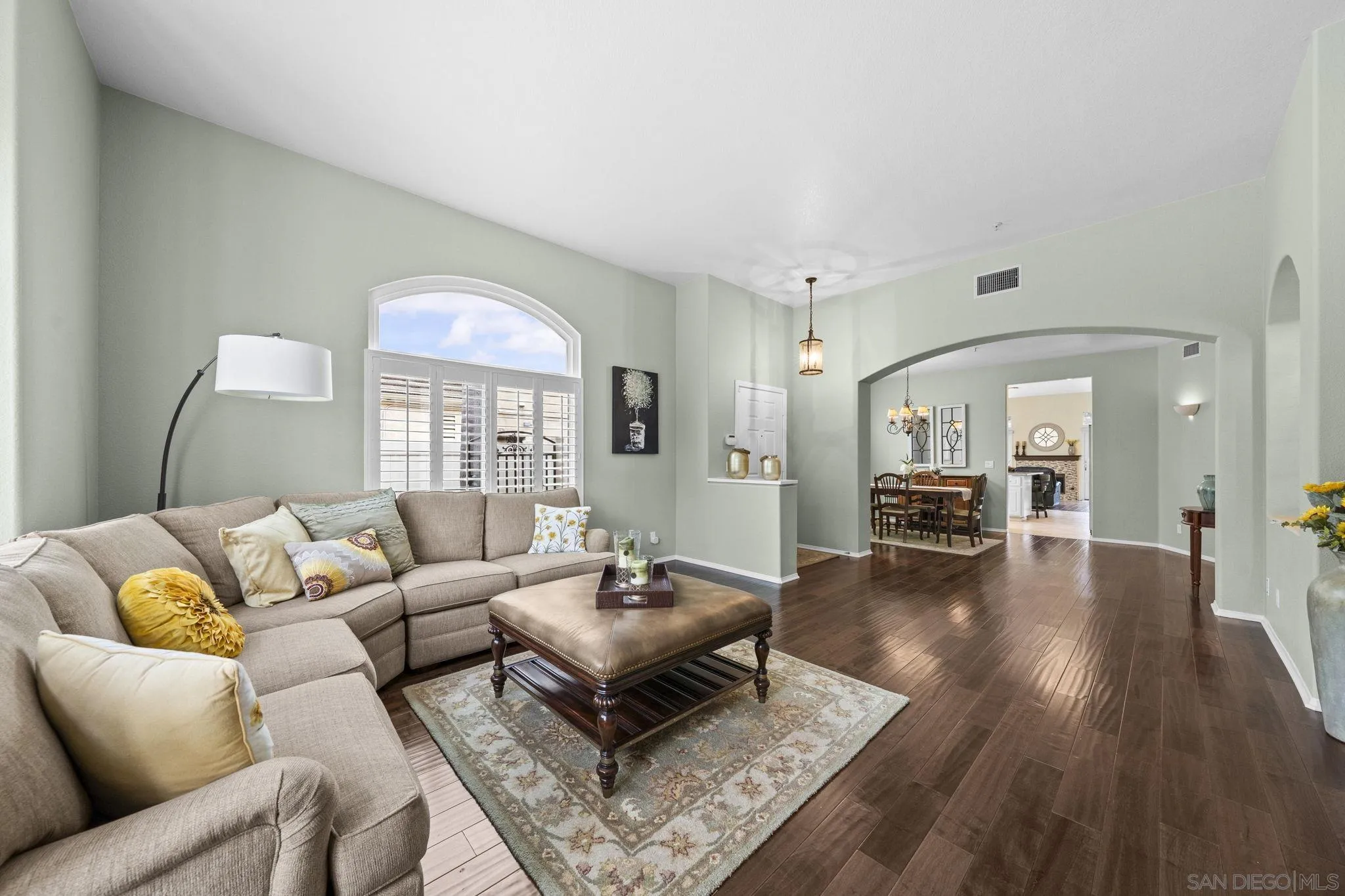 https://cdn.realtyfeed.com/cdn/127/260012791/c01e1d3b8a02157d4a1881fb1770fcc3.webp