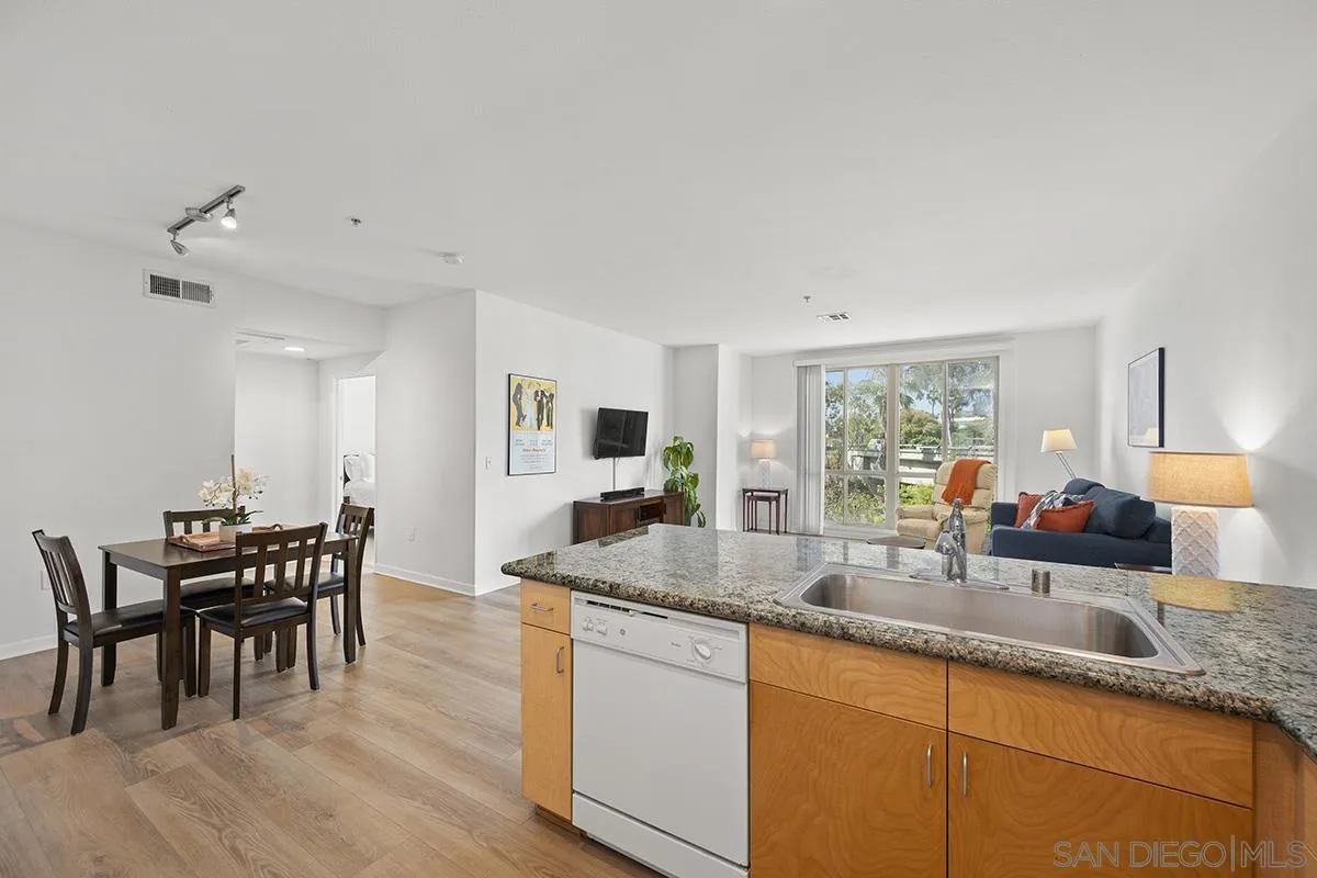 https://cdn.realtyfeed.com/cdn/127/260012795/05c9317f53143e6c058500bf40bb57fc.webp