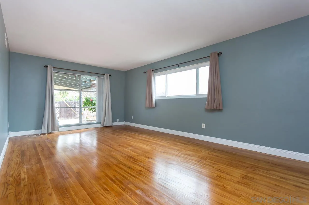 https://cdn.realtyfeed.com/cdn/127/260012802/9dc003de6505c90bd7fe36f7d58f3a31.webp